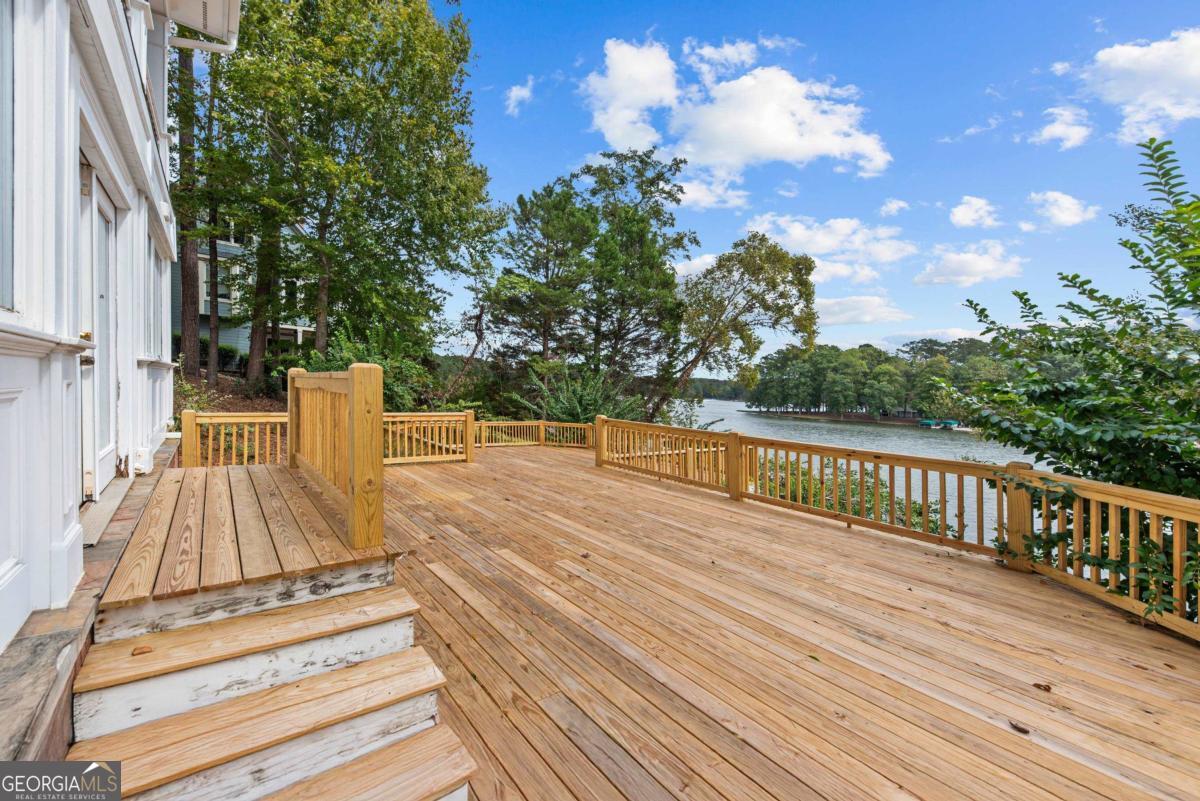 1651 Lighthouse Circle