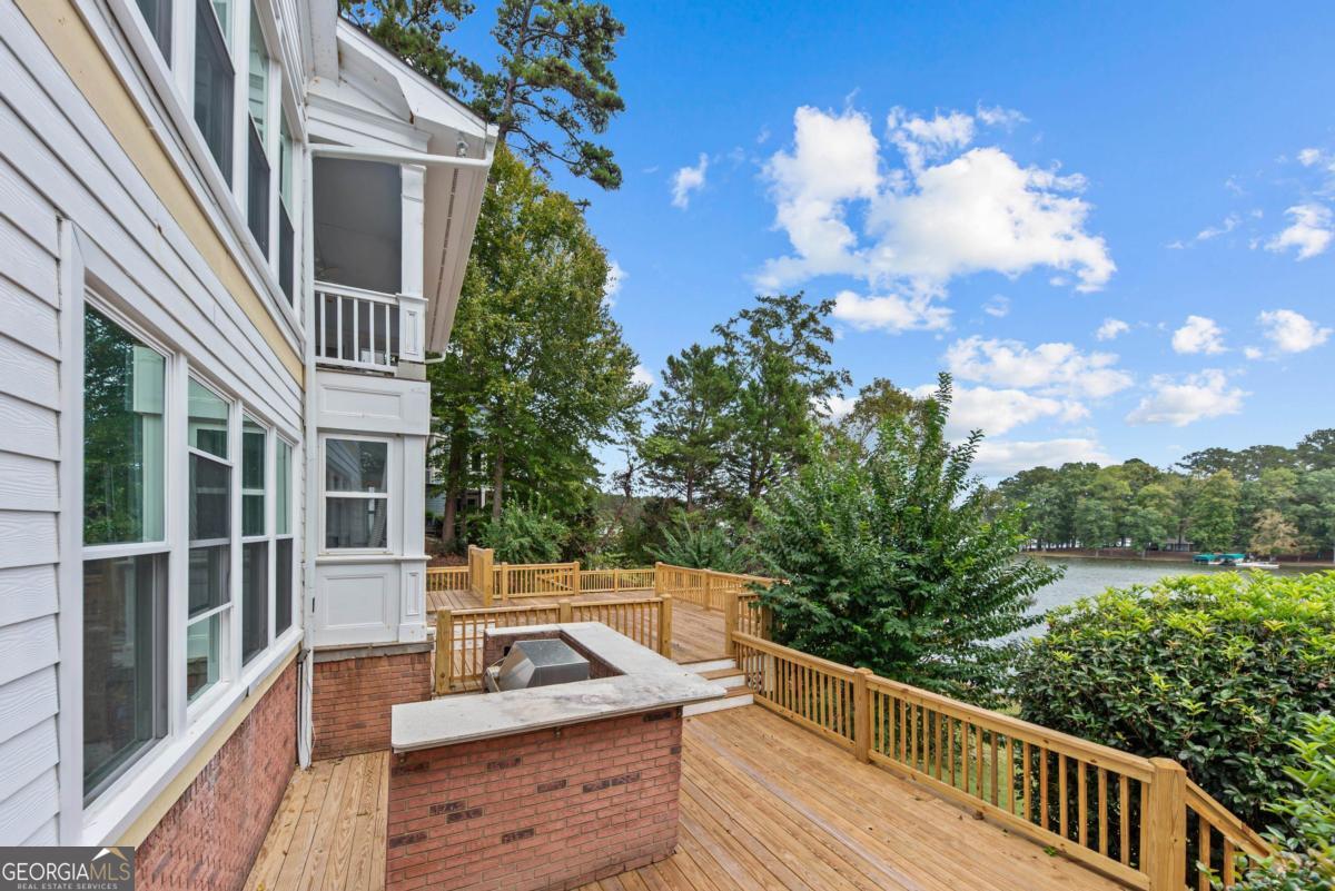 1651 Lighthouse Circle