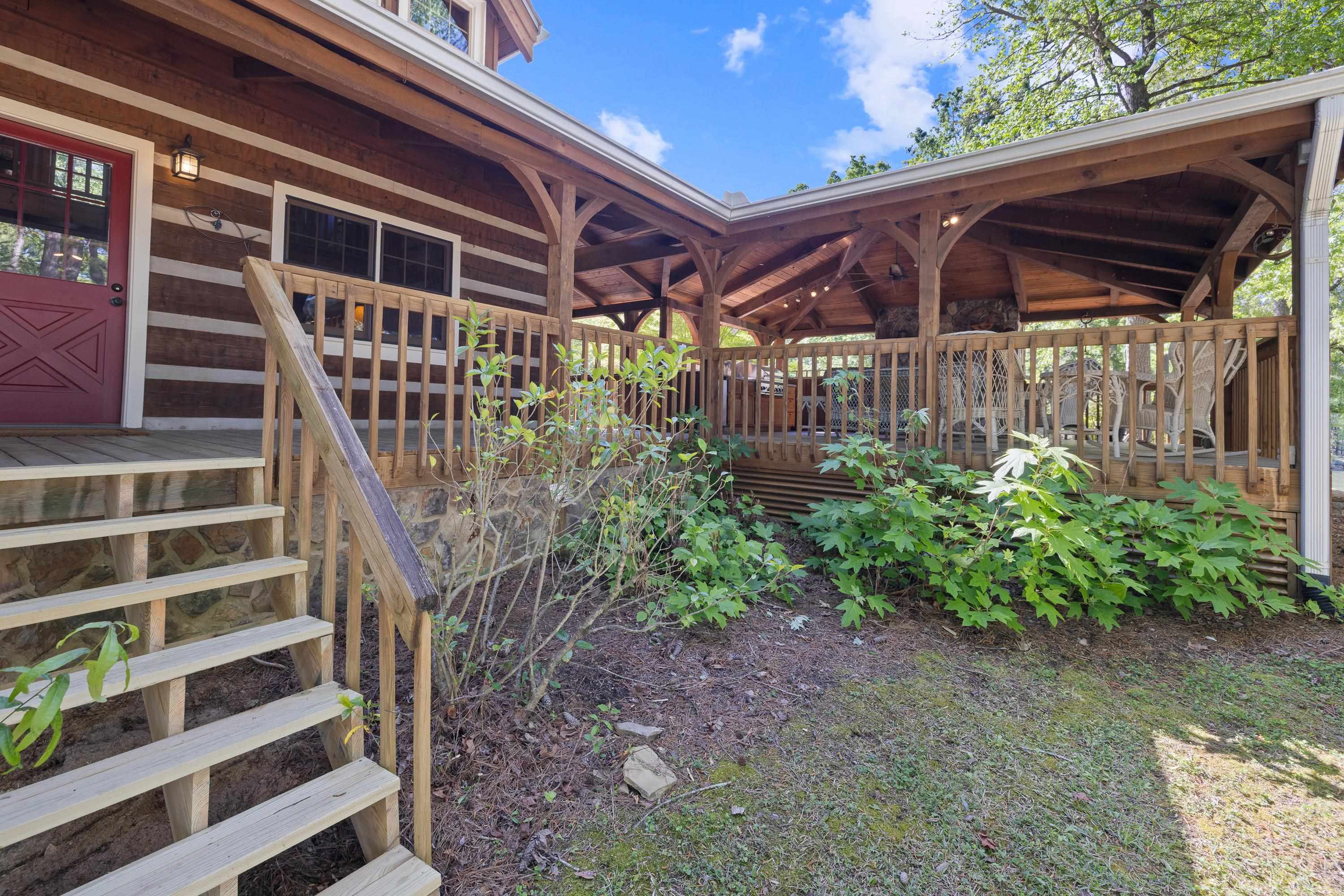 1011 LULLWATER COURT