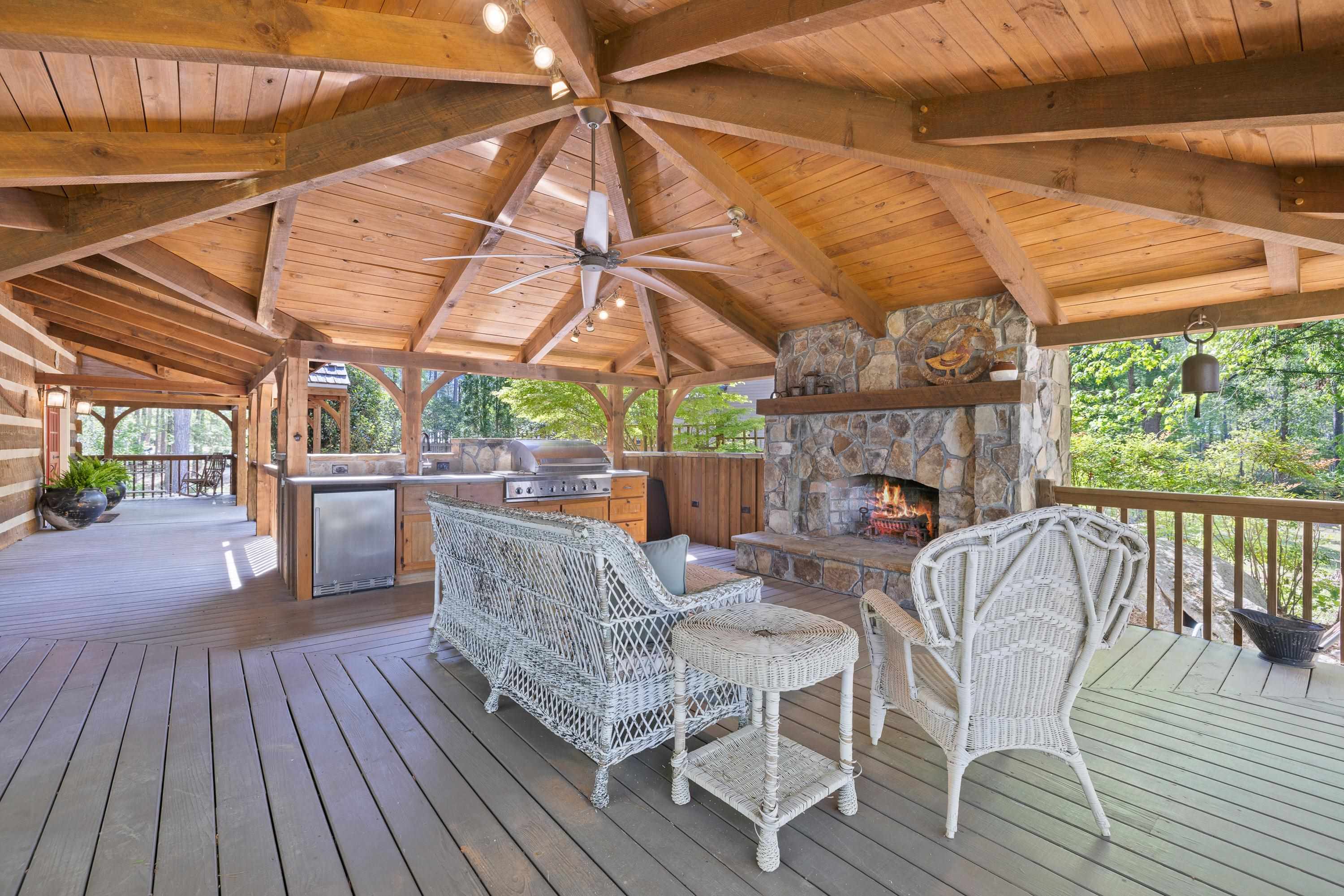 1011 LULLWATER COURT