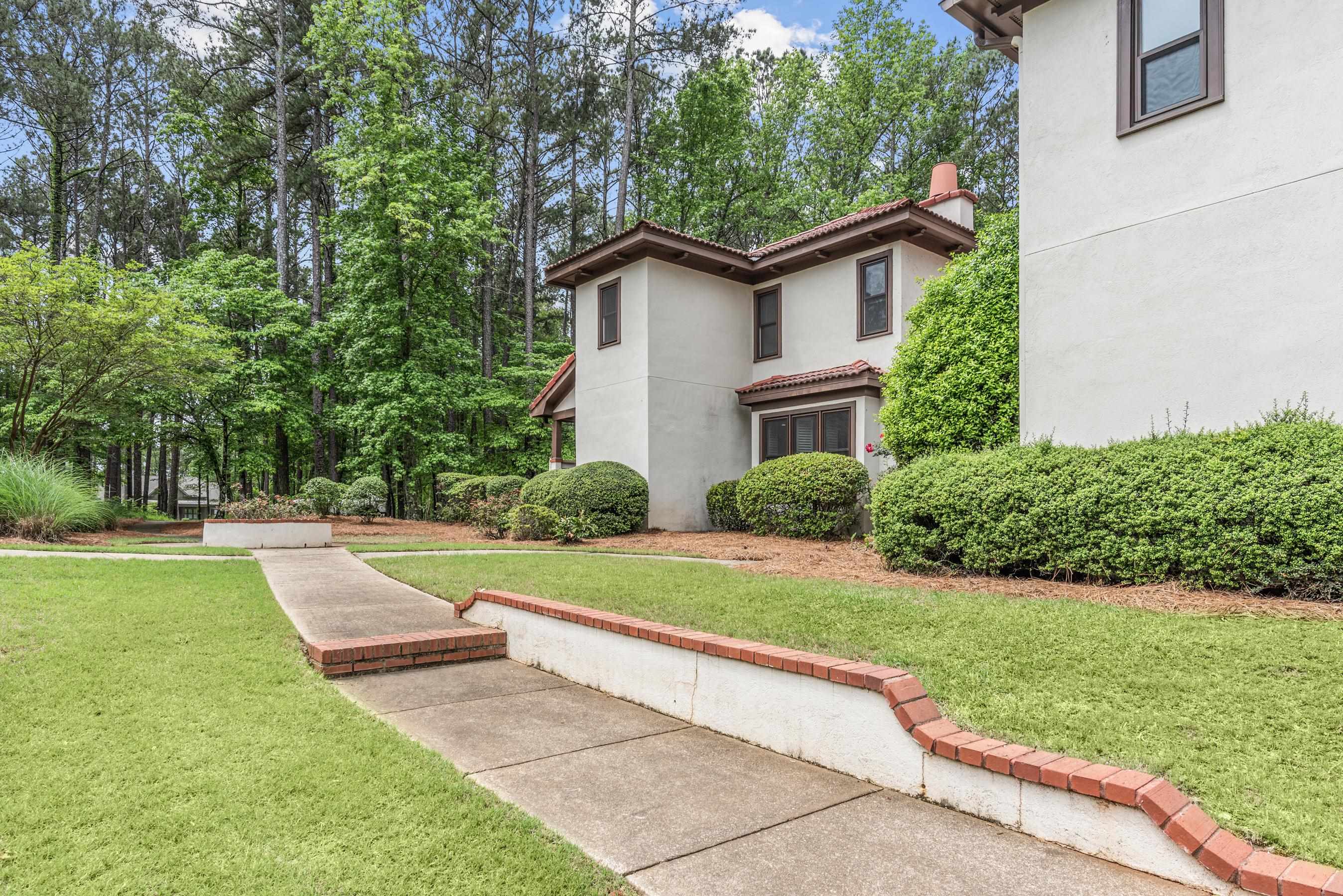 1404 CLUB DRIVE