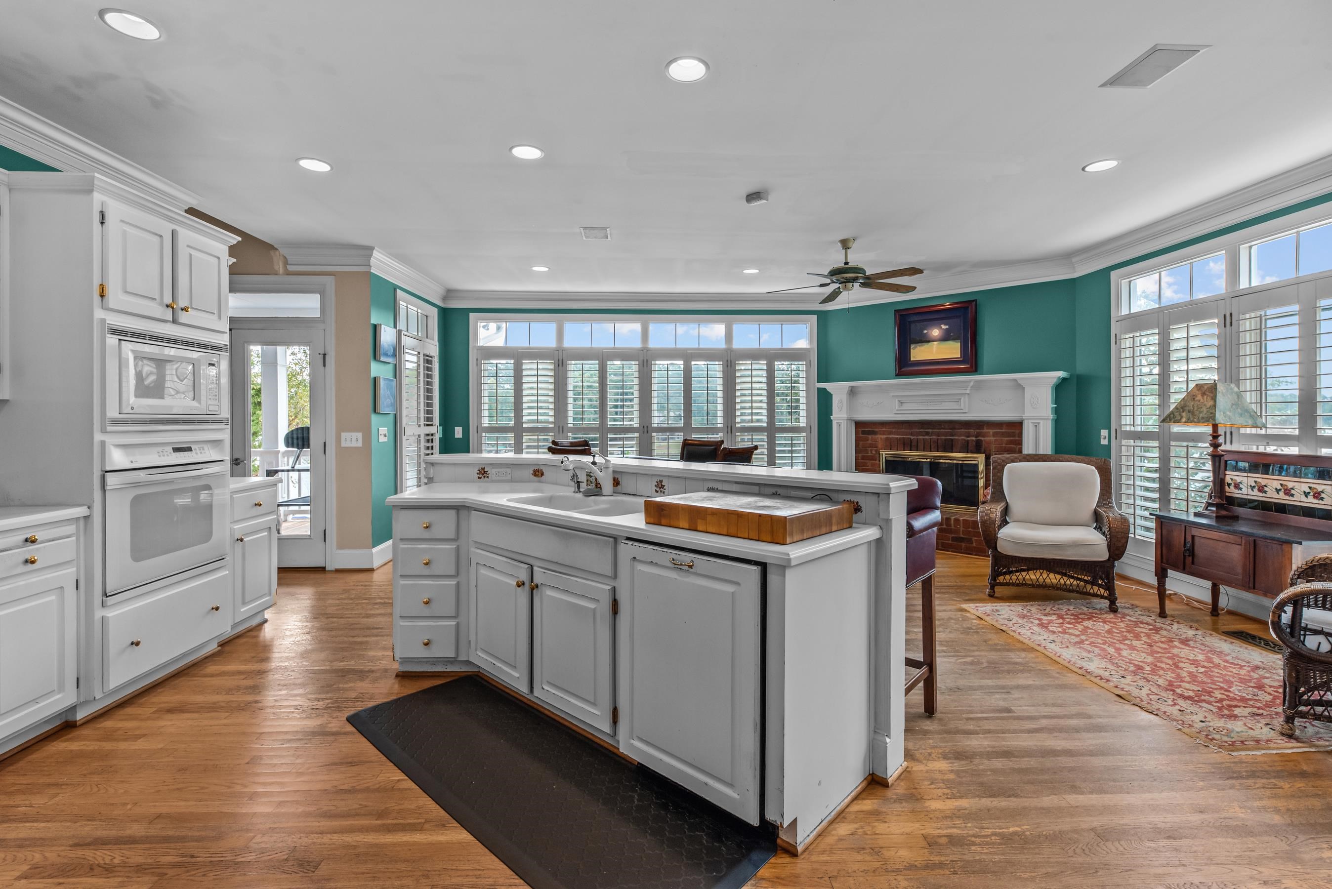 1651 LIGHTHOUSE CIRCLE