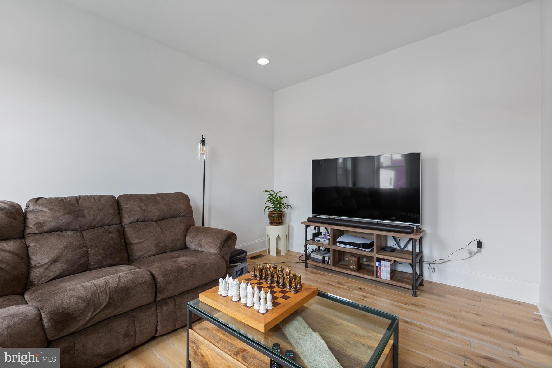 1500 E FORT AVENUE