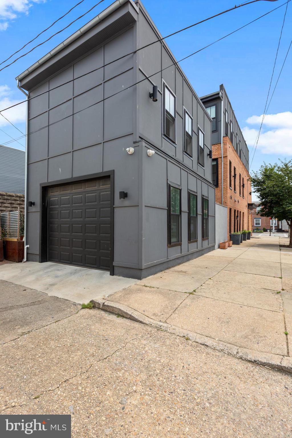 1500 E FORT AVENUE