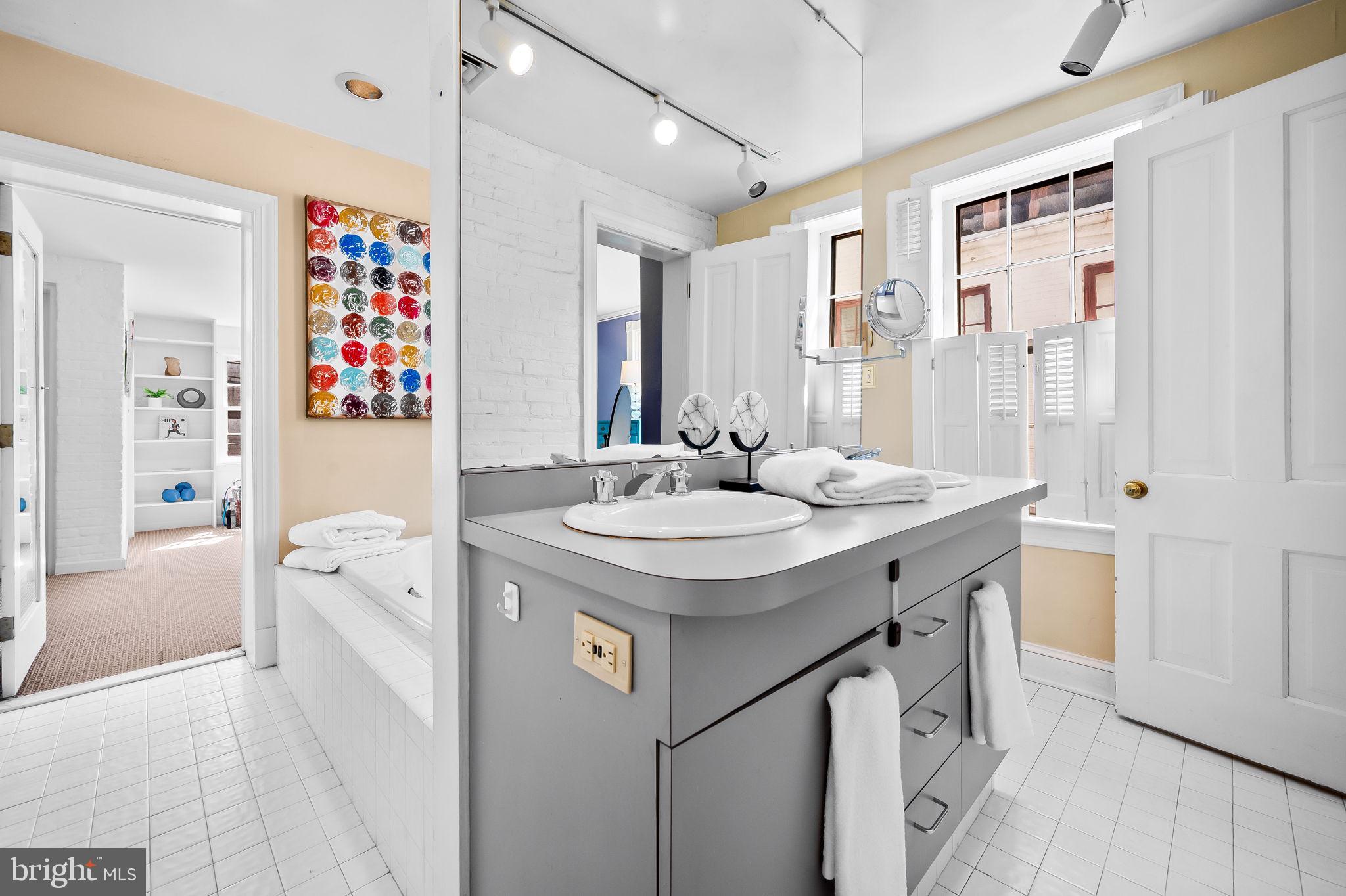 139 W Lafayette Ave