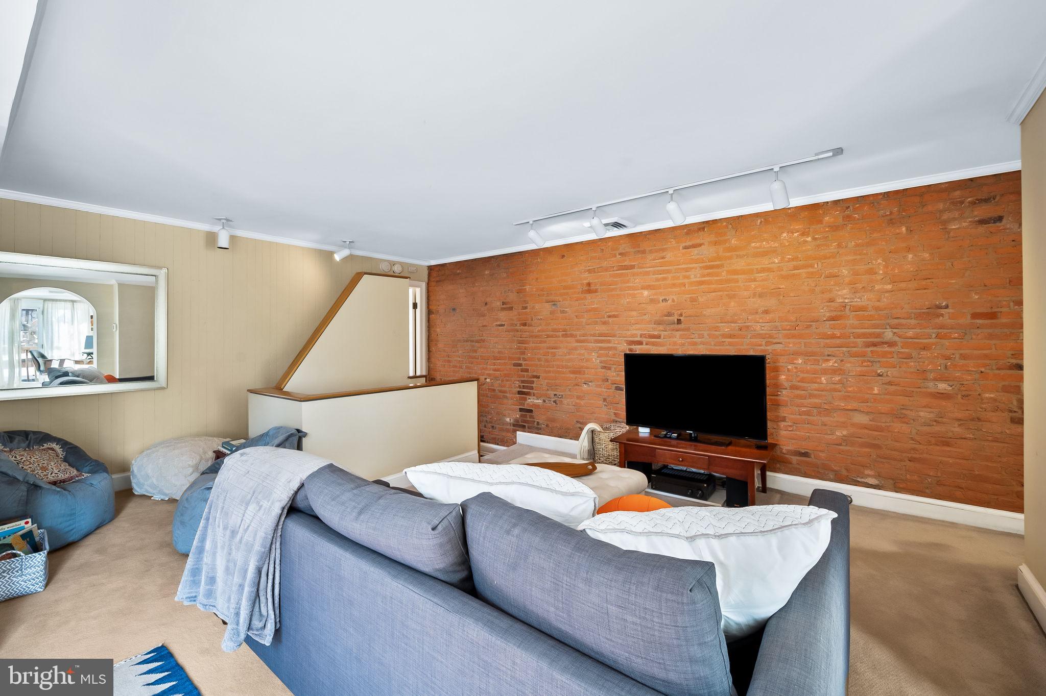 139 W Lafayette Ave
