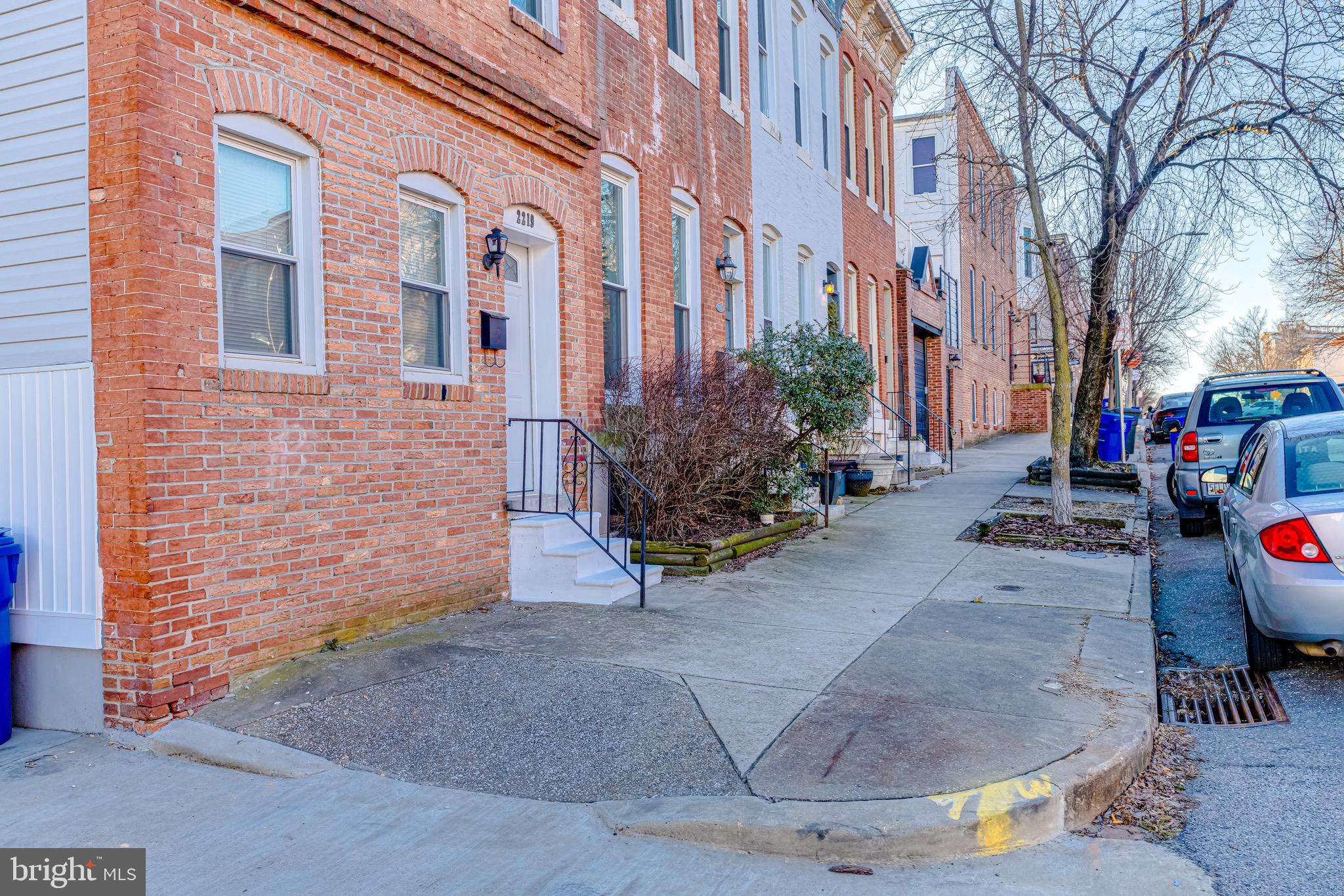 2219 E Fairmount Ave