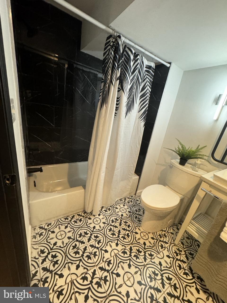 1733 N Washington St