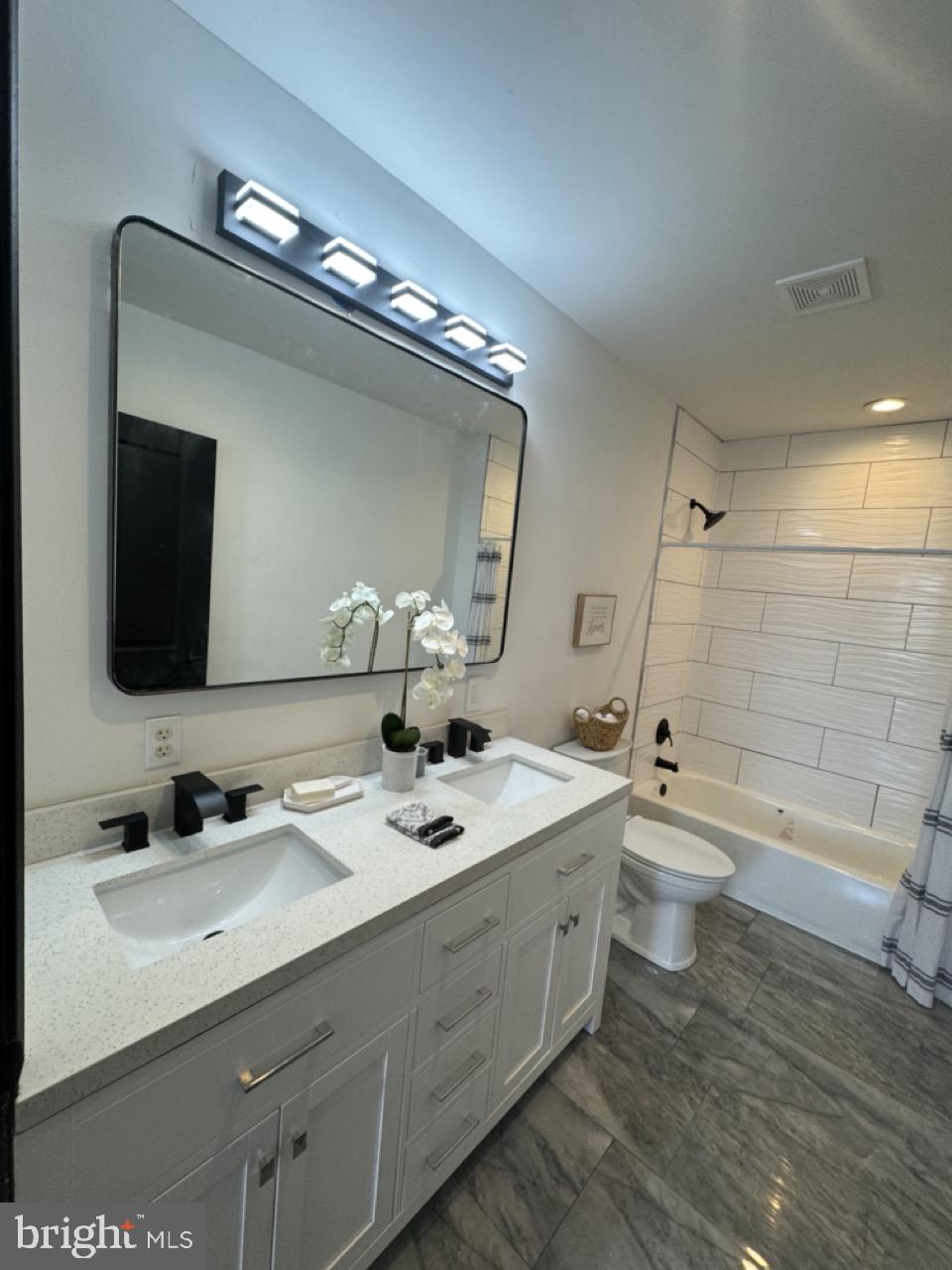 1733 N Washington St