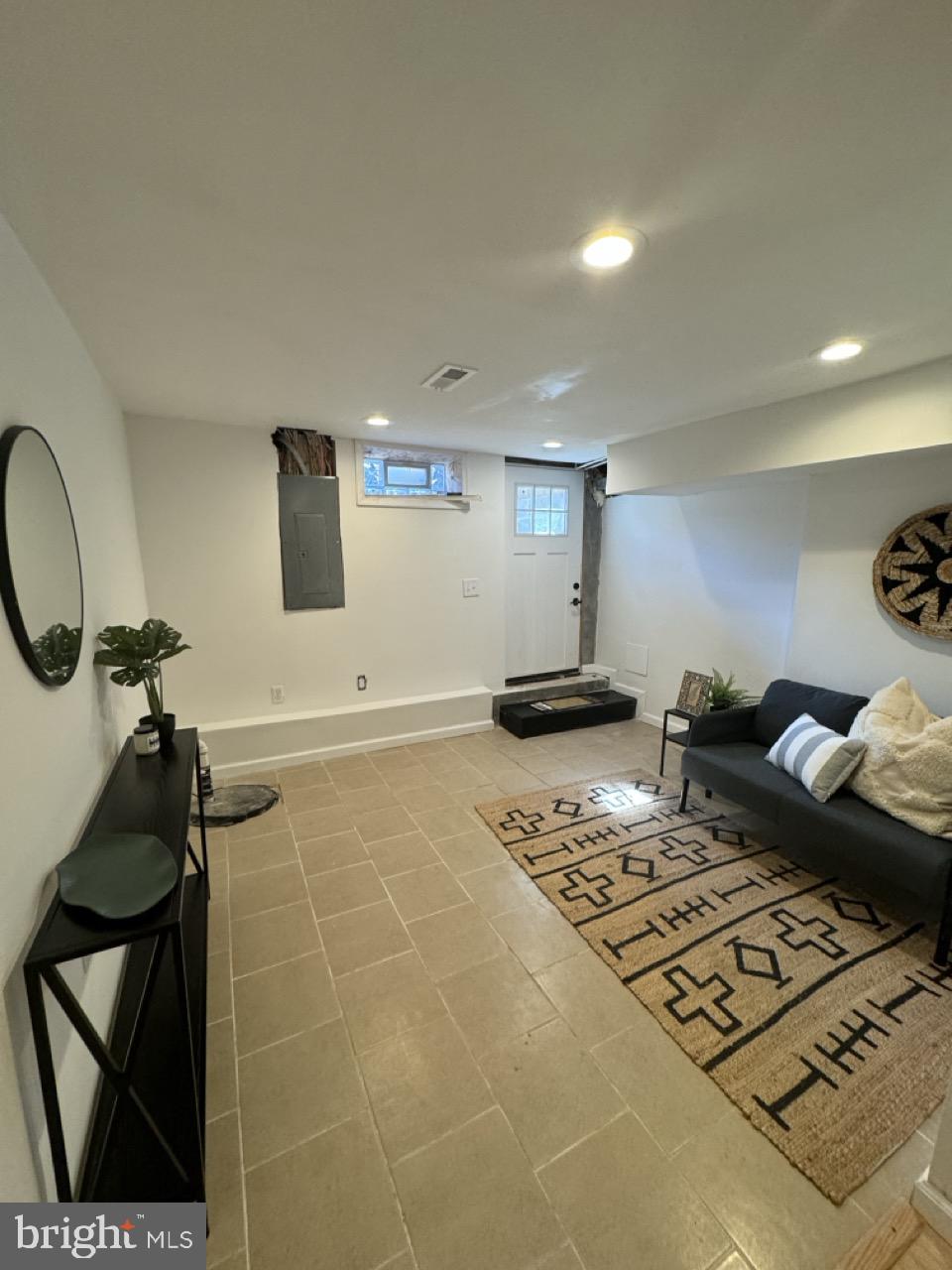 1733 N Washington St