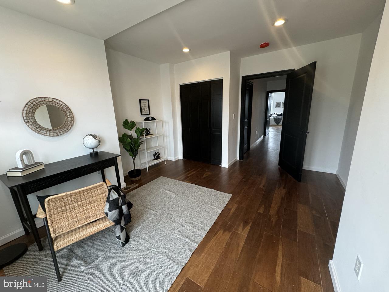 1733 N Washington St