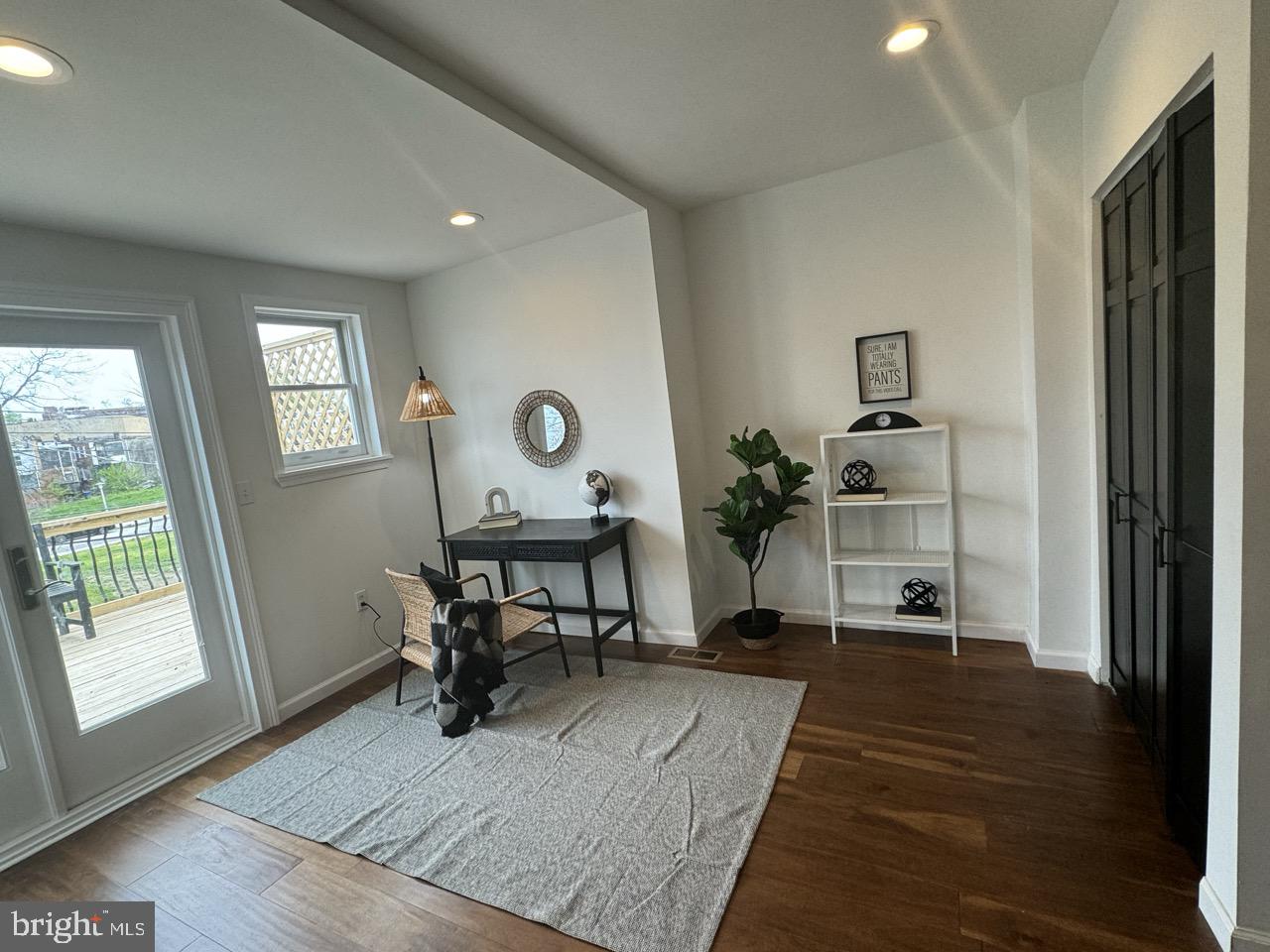 1733 N Washington St