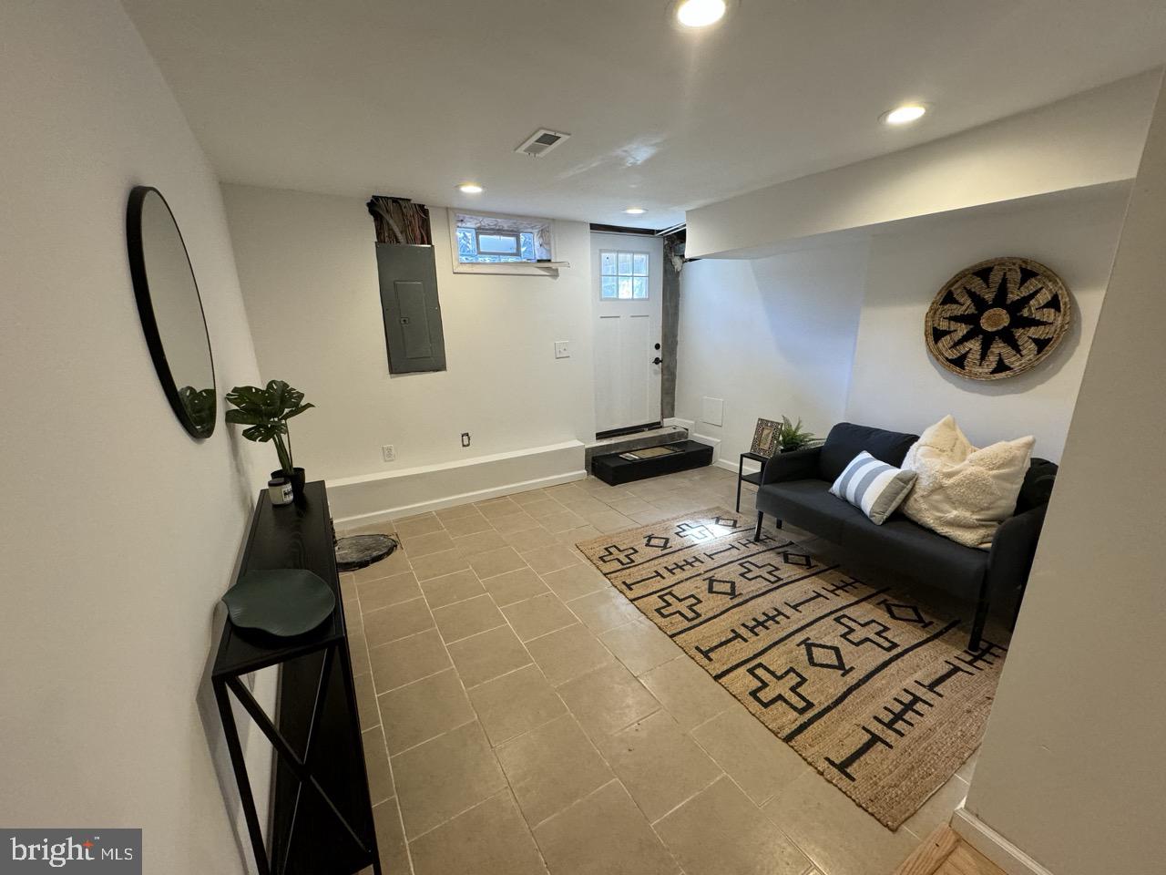 1733 N Washington St