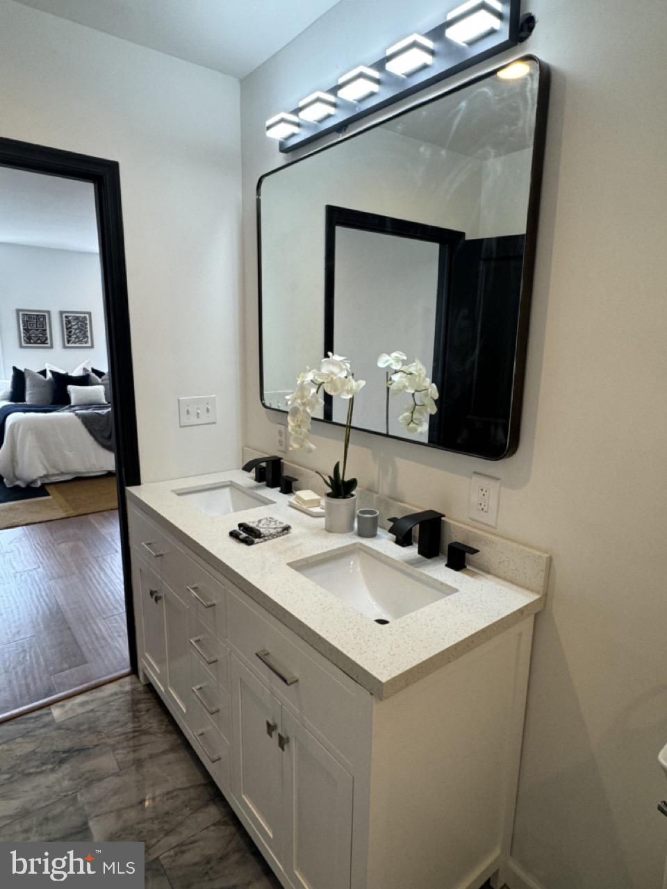 1733 N Washington St