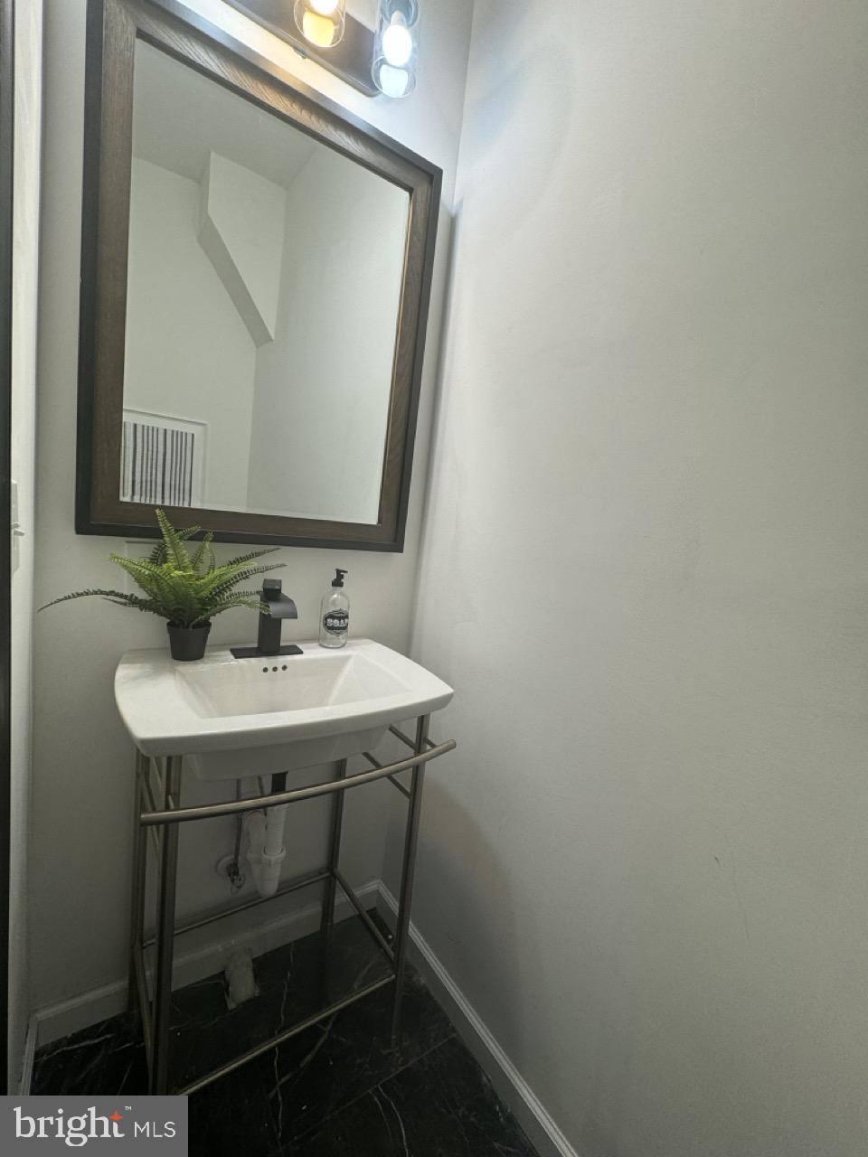 1733 N Washington St