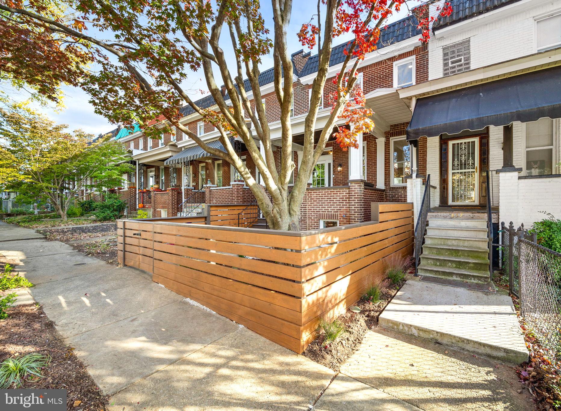 855 W 33rd St