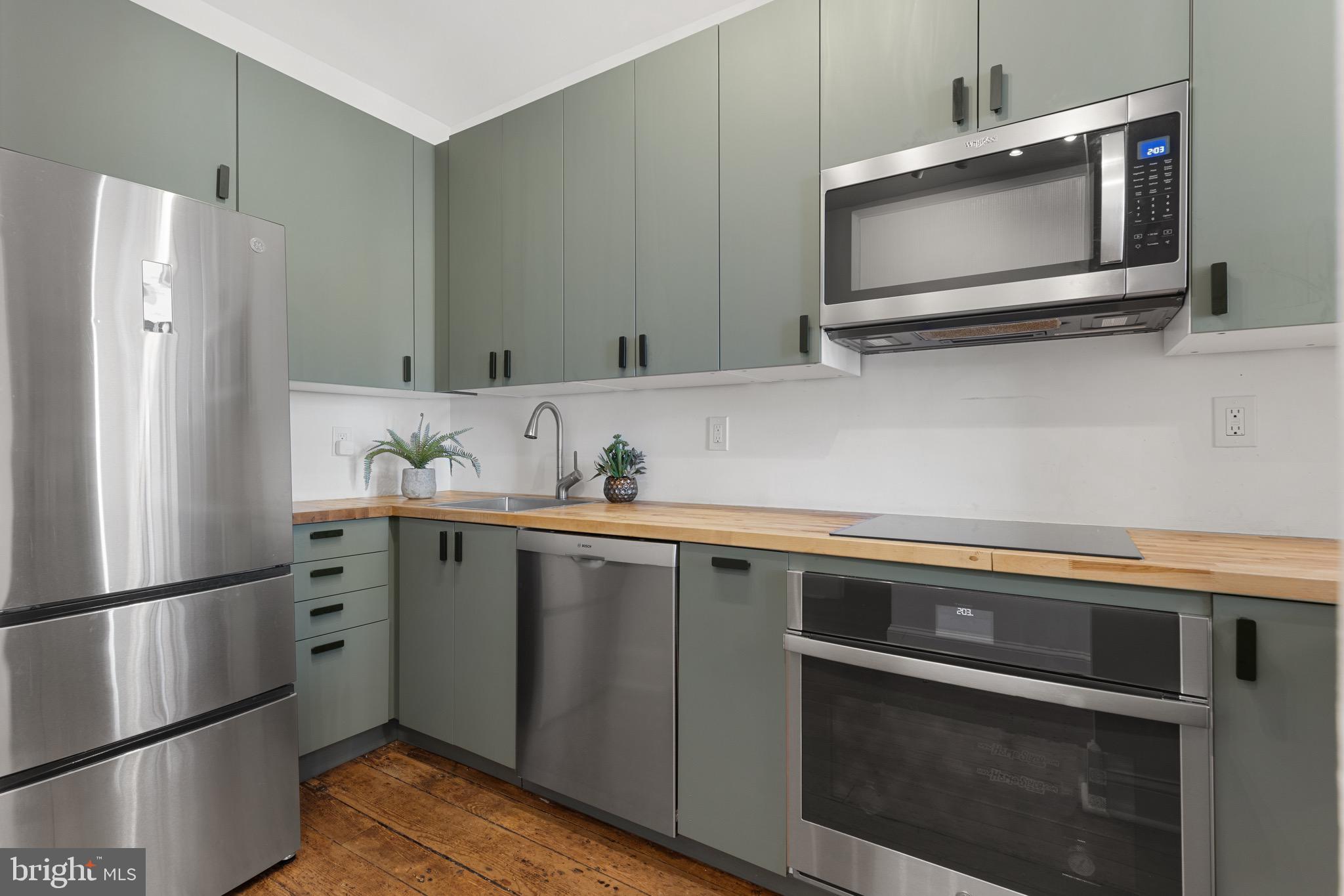 12 E Mount Vernon Pl #302