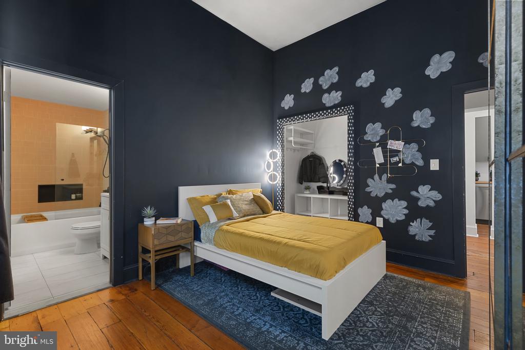 12 E Mount Vernon Pl #302