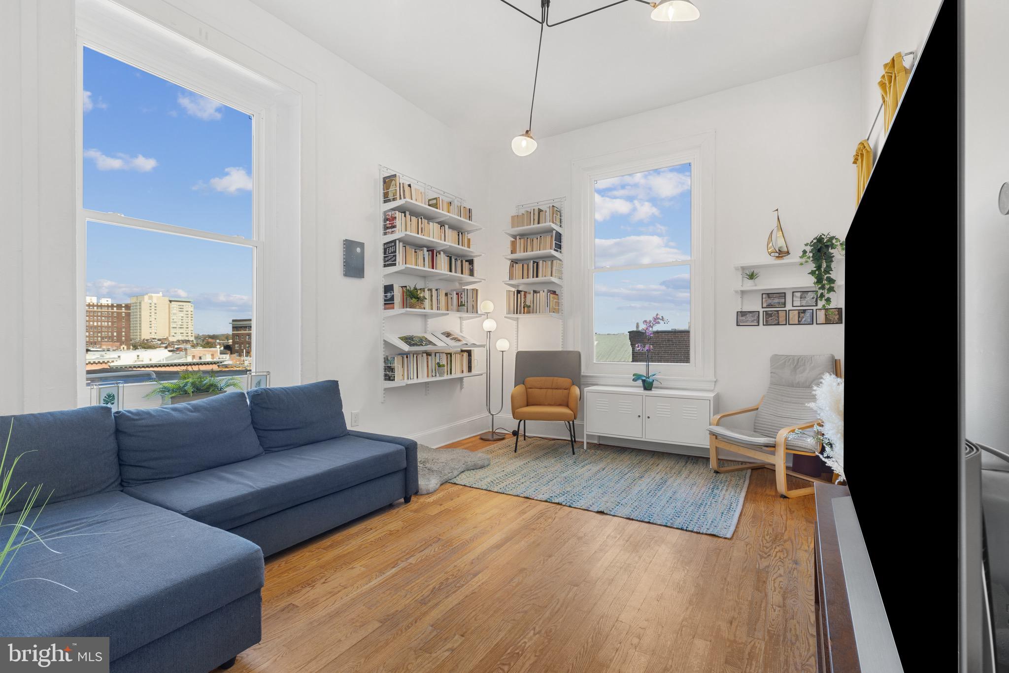 12 E Mount Vernon Pl #302