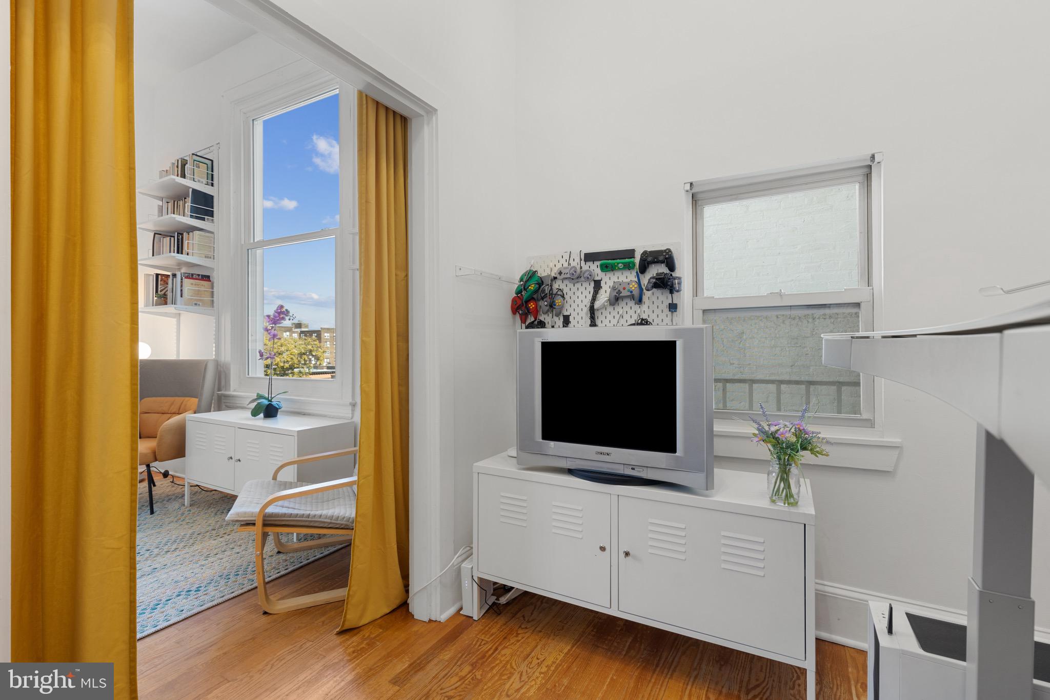 12 E Mount Vernon Pl #302
