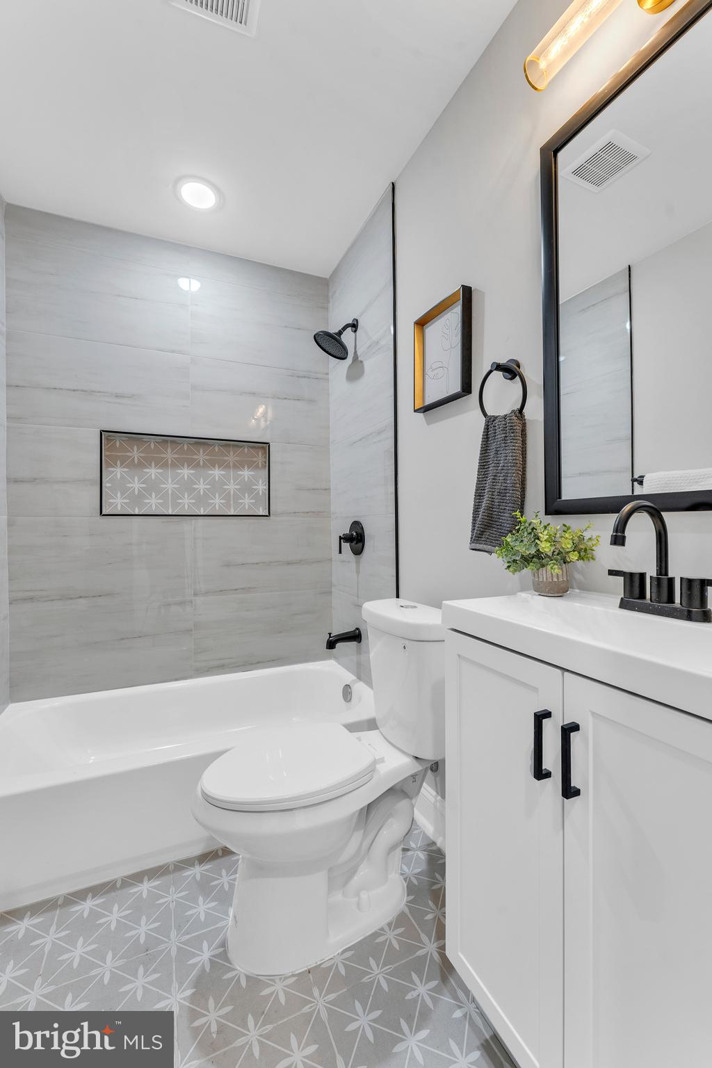 1815 E Lafayette Ave E