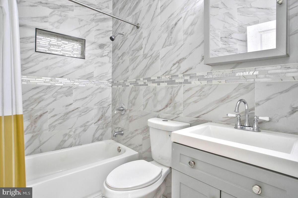 3446 Auchentoroly Ter