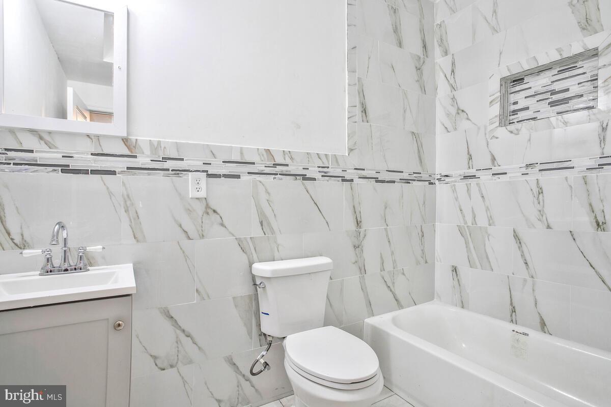 3446 Auchentoroly Ter