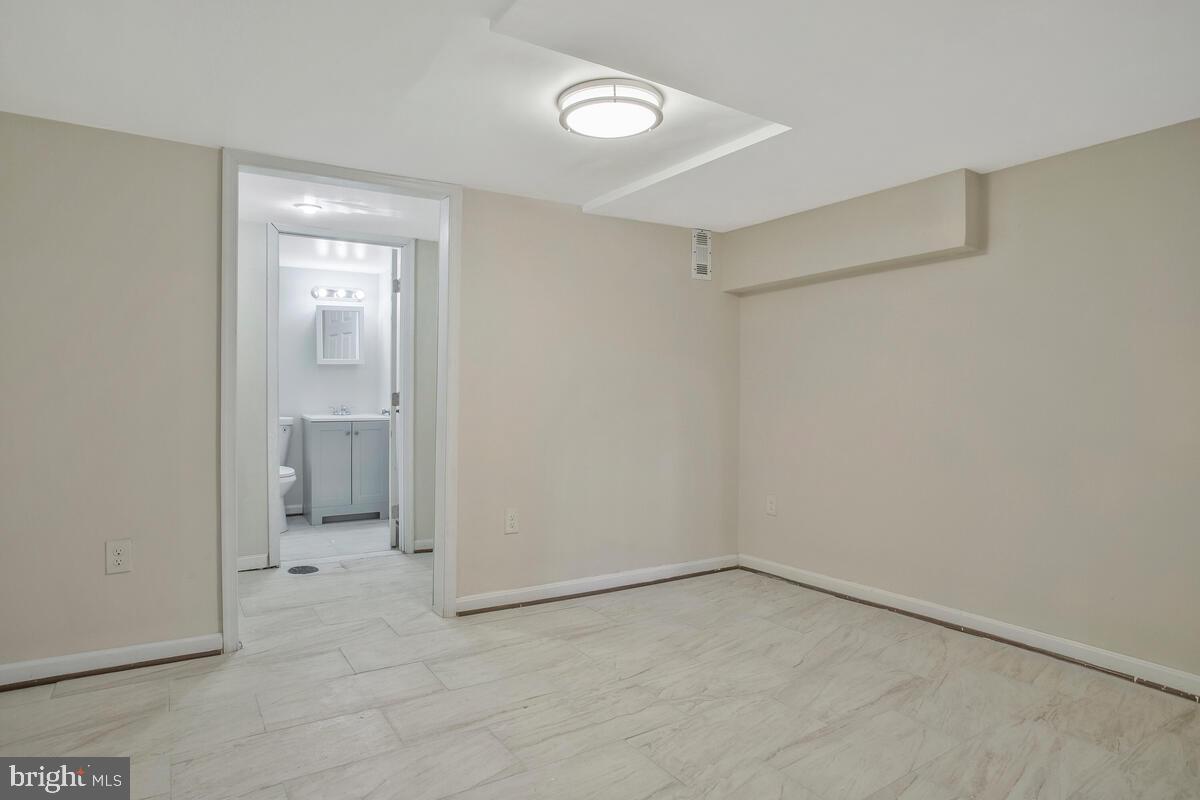 3446 Auchentoroly Ter