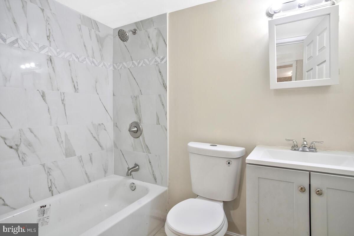 3446 Auchentoroly Ter