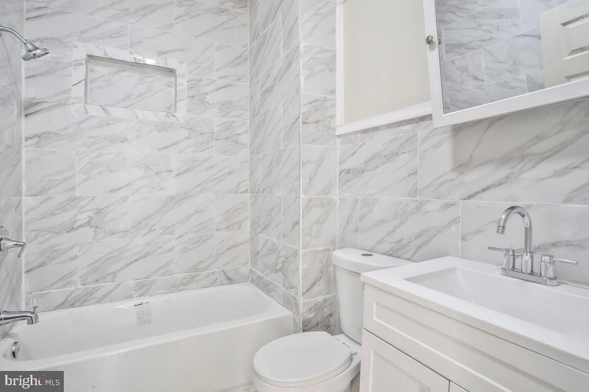 3446 Auchentoroly Ter