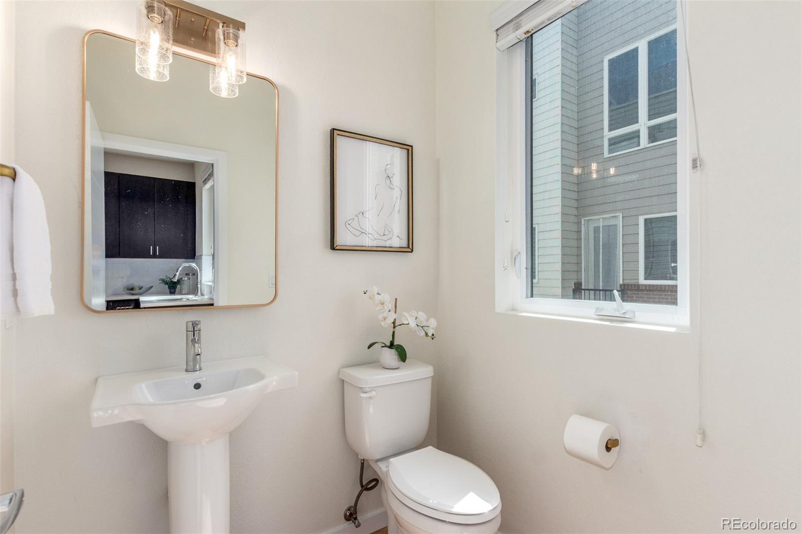 3425 Larimer Street Unit: 105