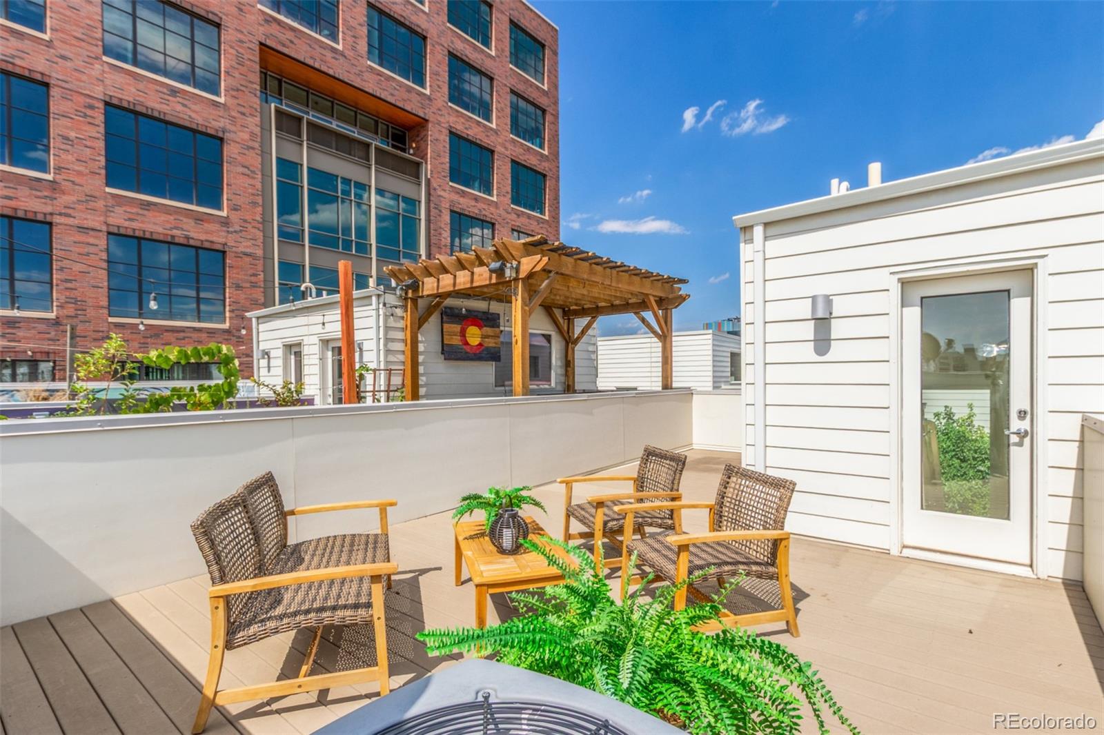 3425 Larimer Street Unit: 105
