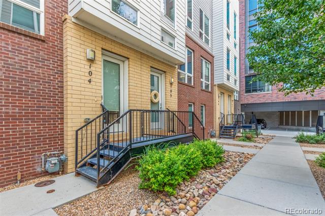 3425 Larimer Street Unit: 105