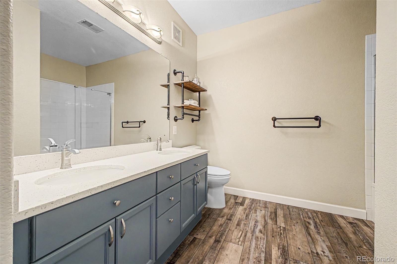 8496 S Hoyt Way Unit: 206