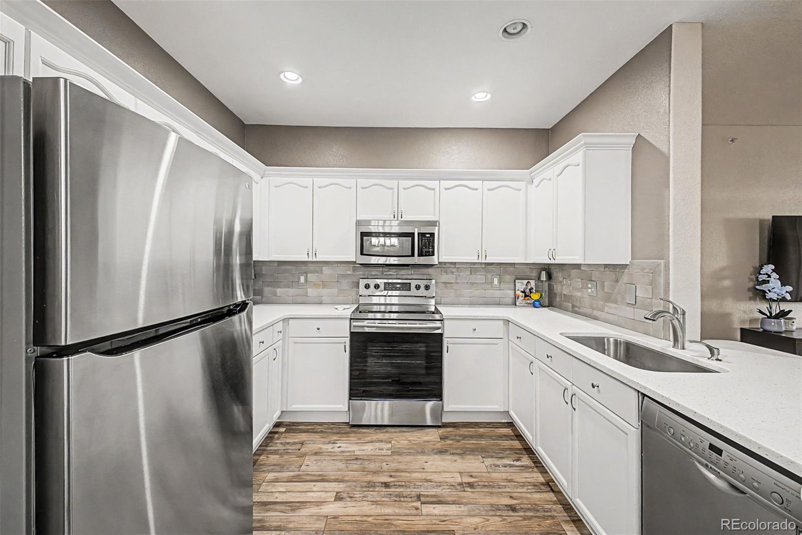 8496 S Hoyt Way Unit: 206