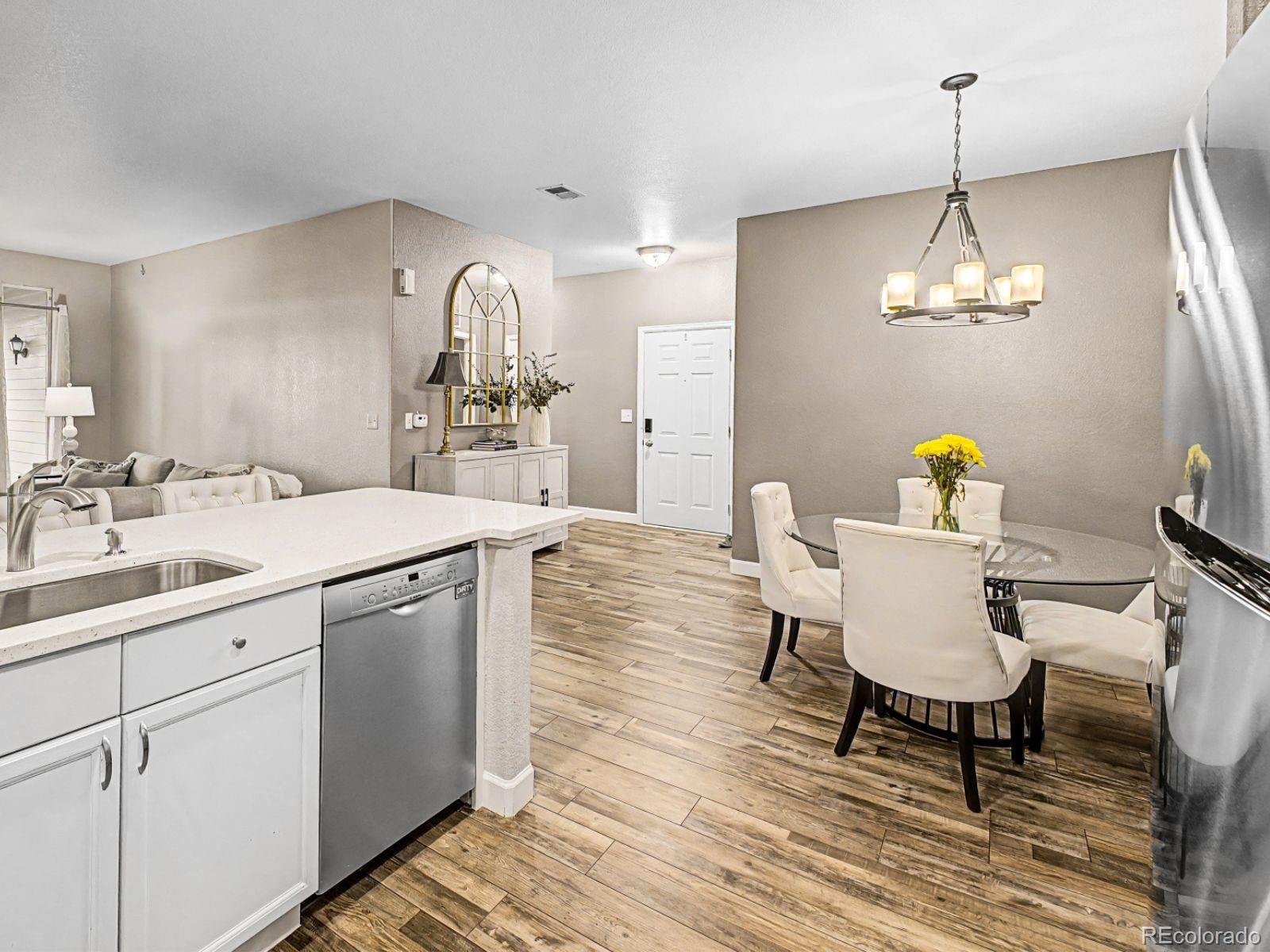 8496 S Hoyt Way Unit: 206