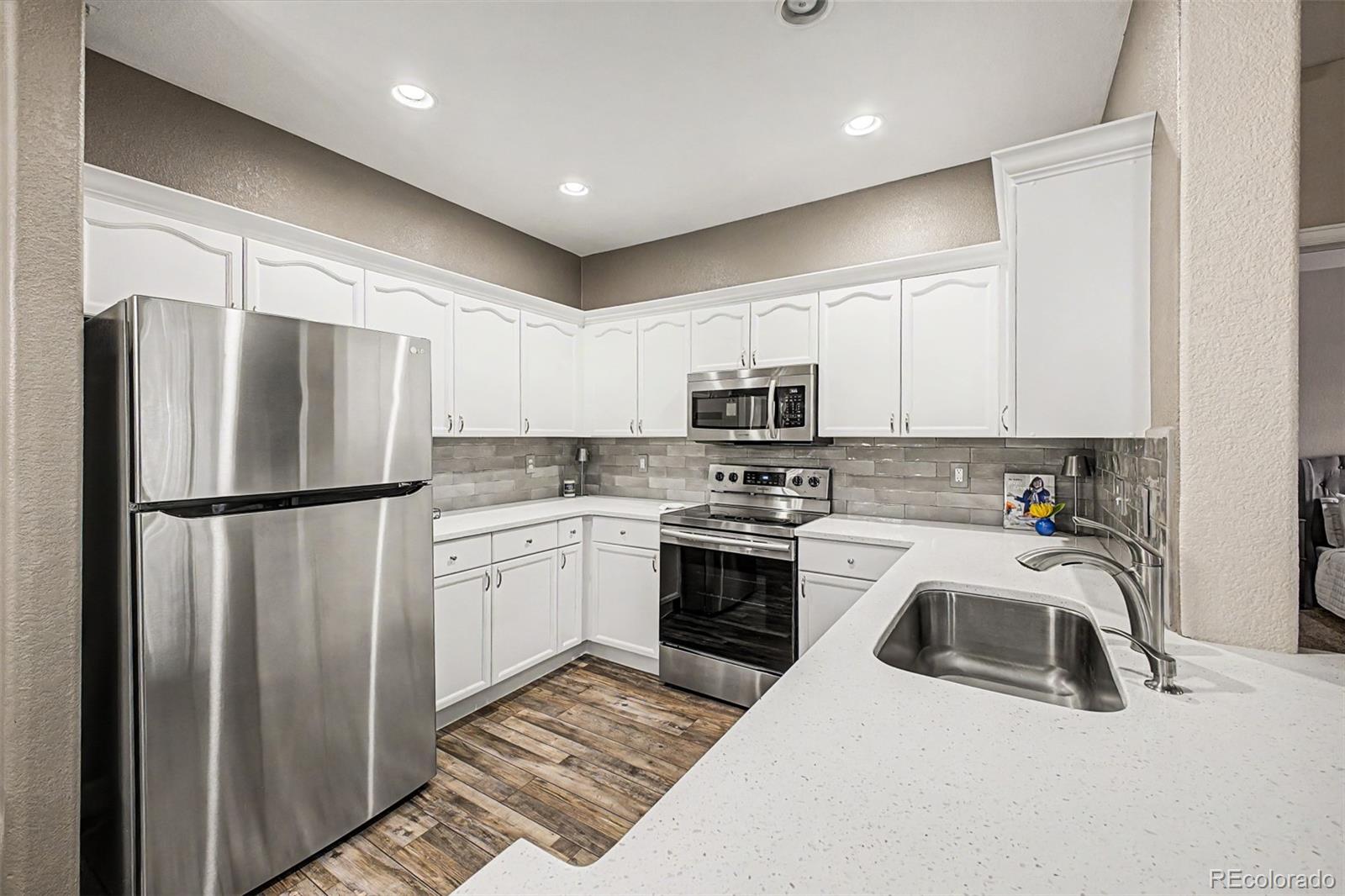 8496 S Hoyt Way Unit: 206