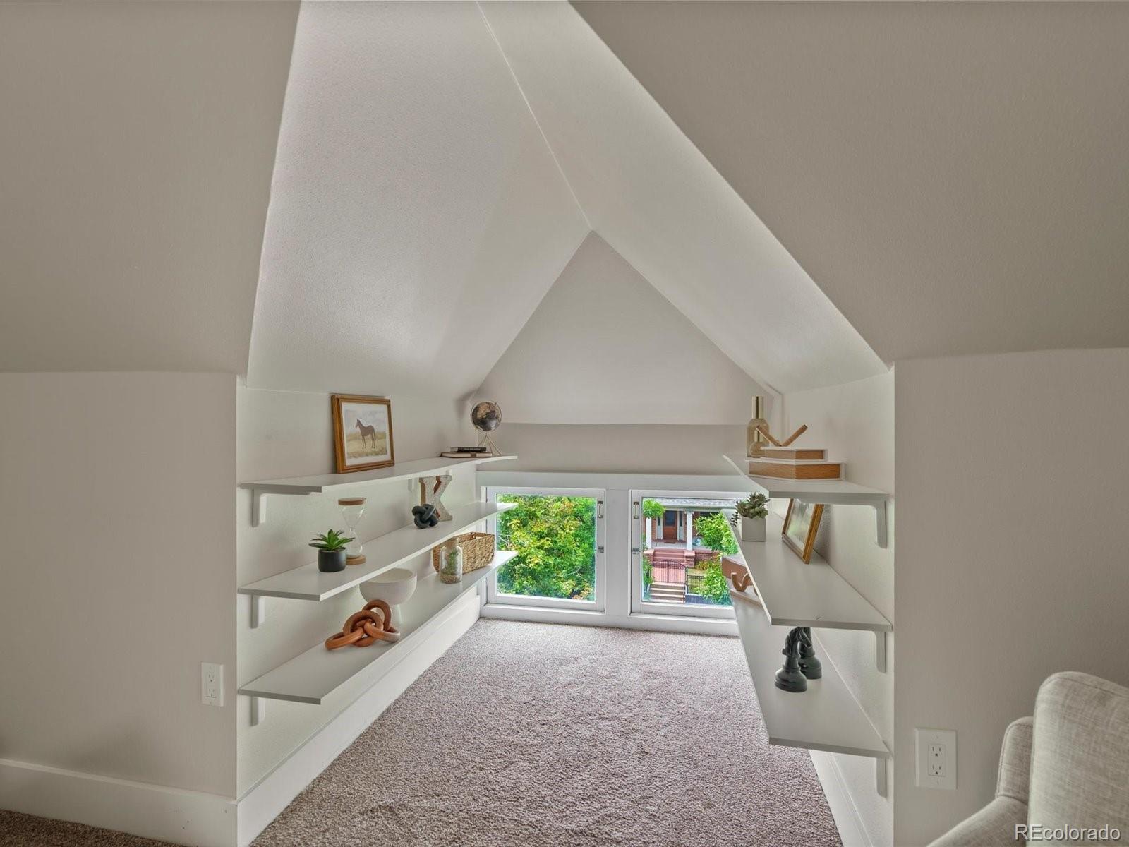 748 N Downing Street