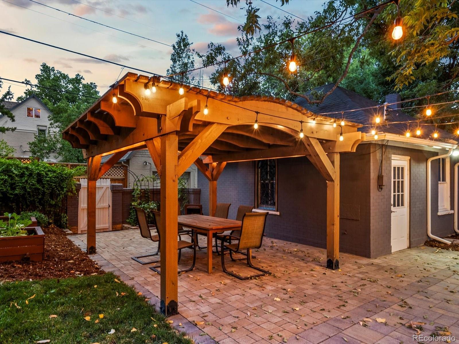 748 N Downing Street