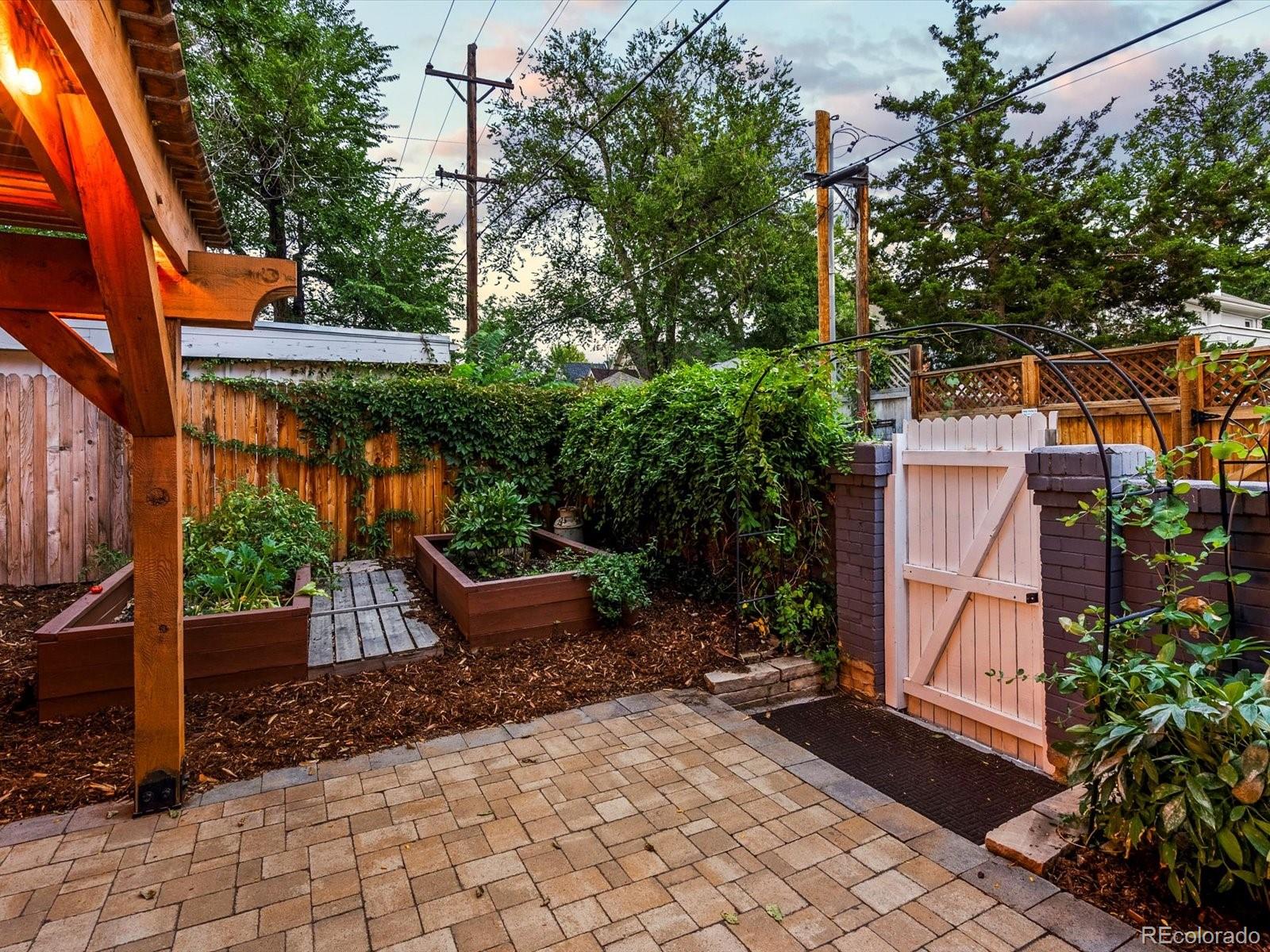 748 N Downing Street