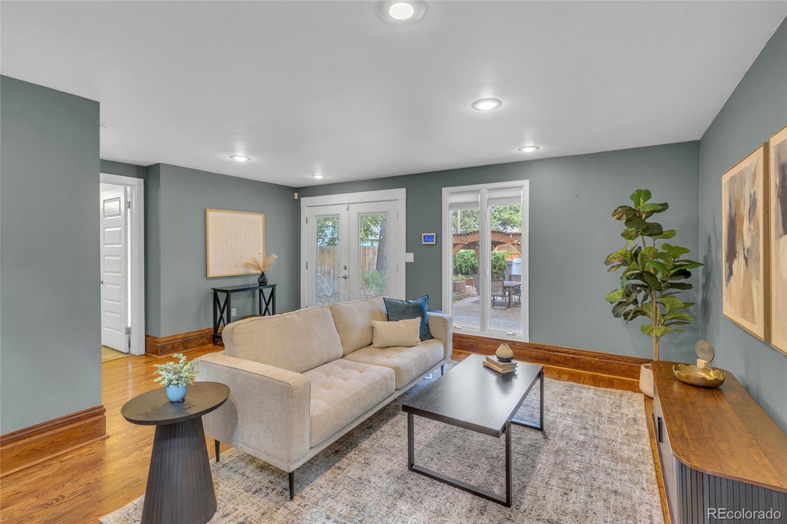 748 N Downing Street