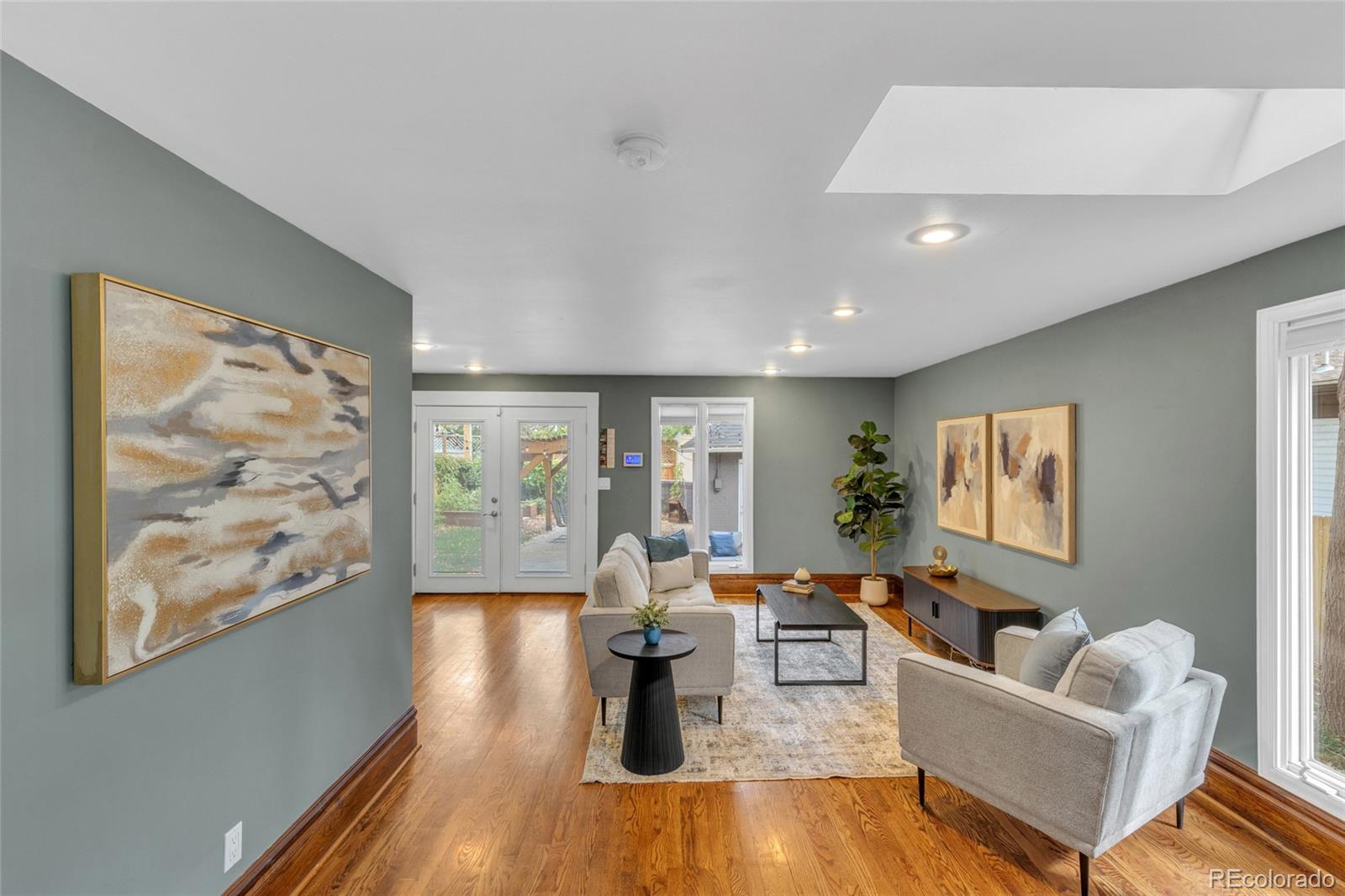 748 N Downing Street