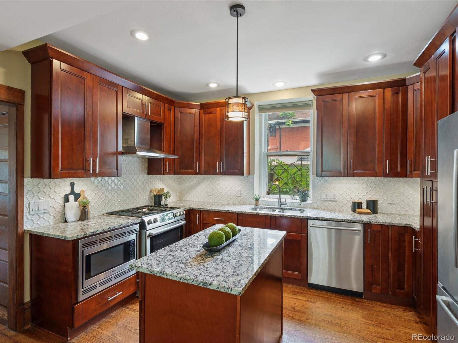 748 N Downing Street