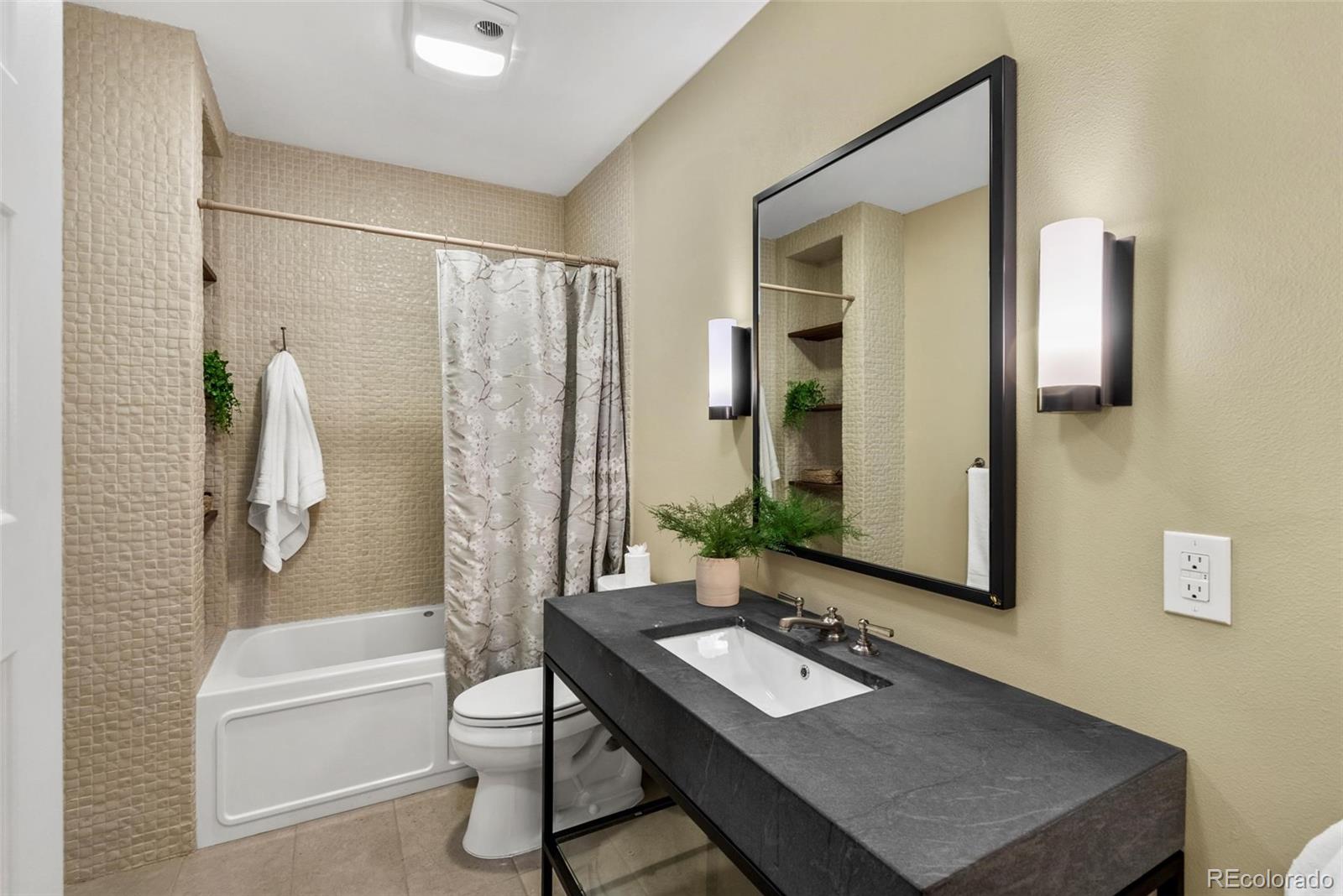 748 N Downing Street