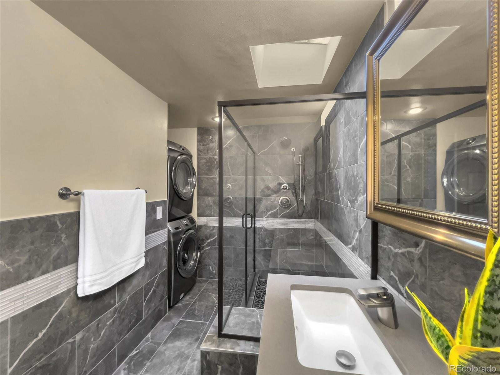 748 N Downing Street