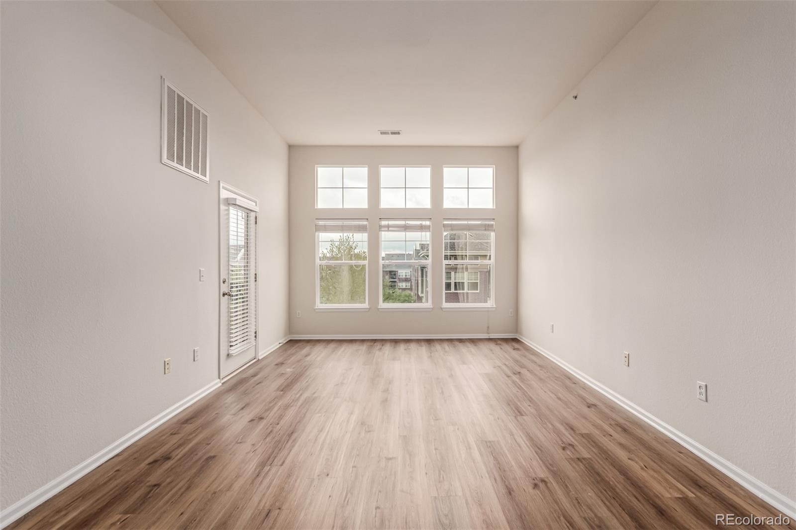 9633 E 5th Avenue Unit: 10304