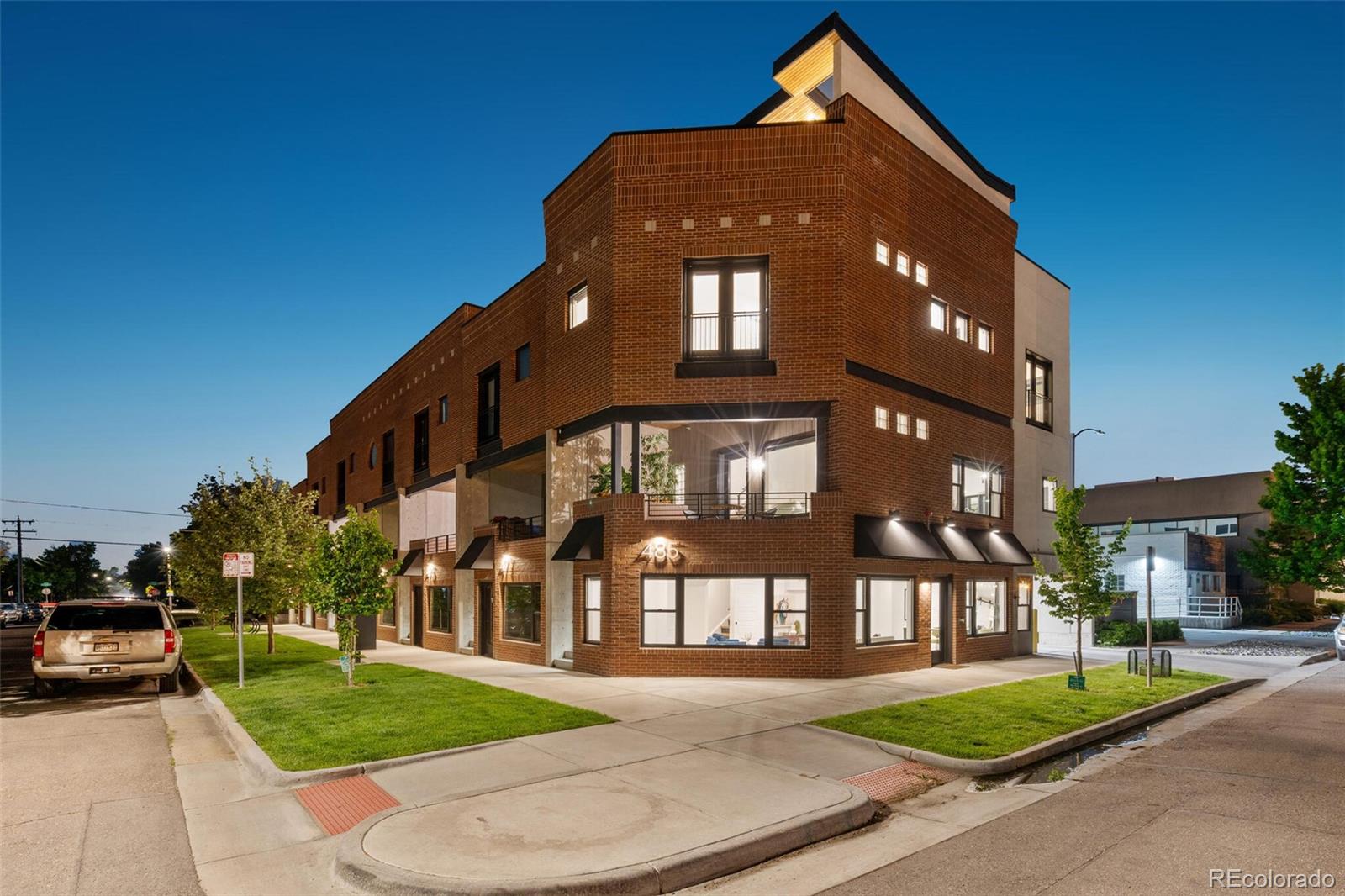 485 E Arizona Avenue