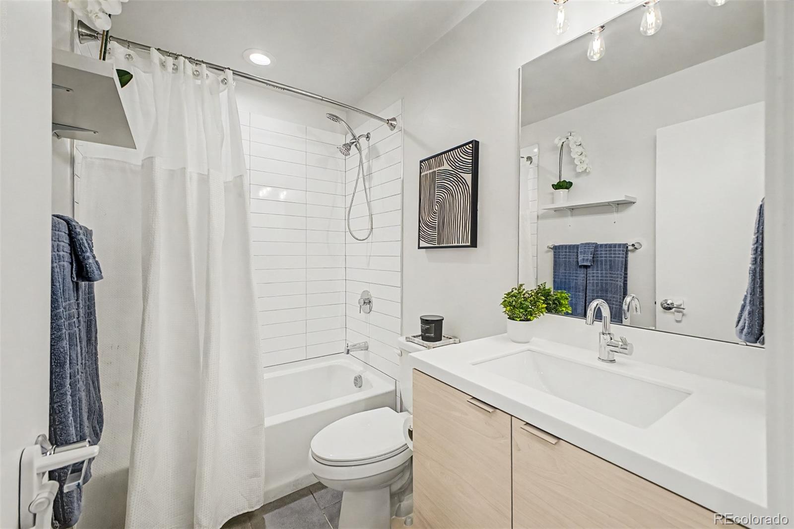 3437 W 63rd Place