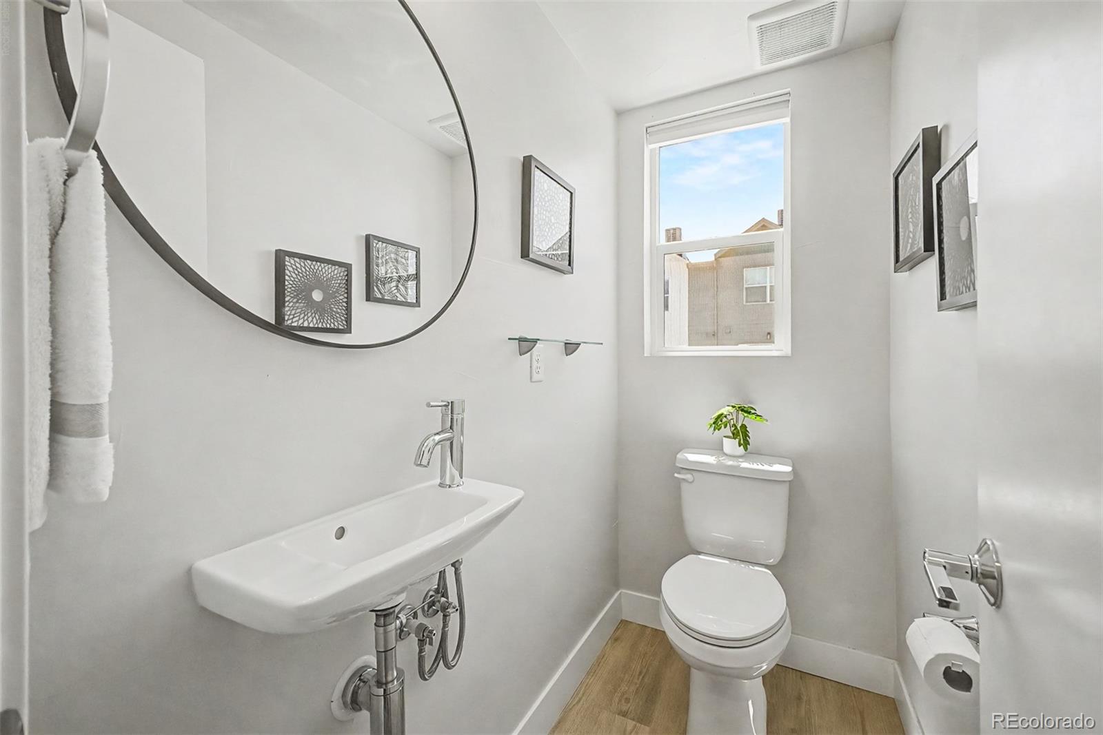 3437 W 63rd Place