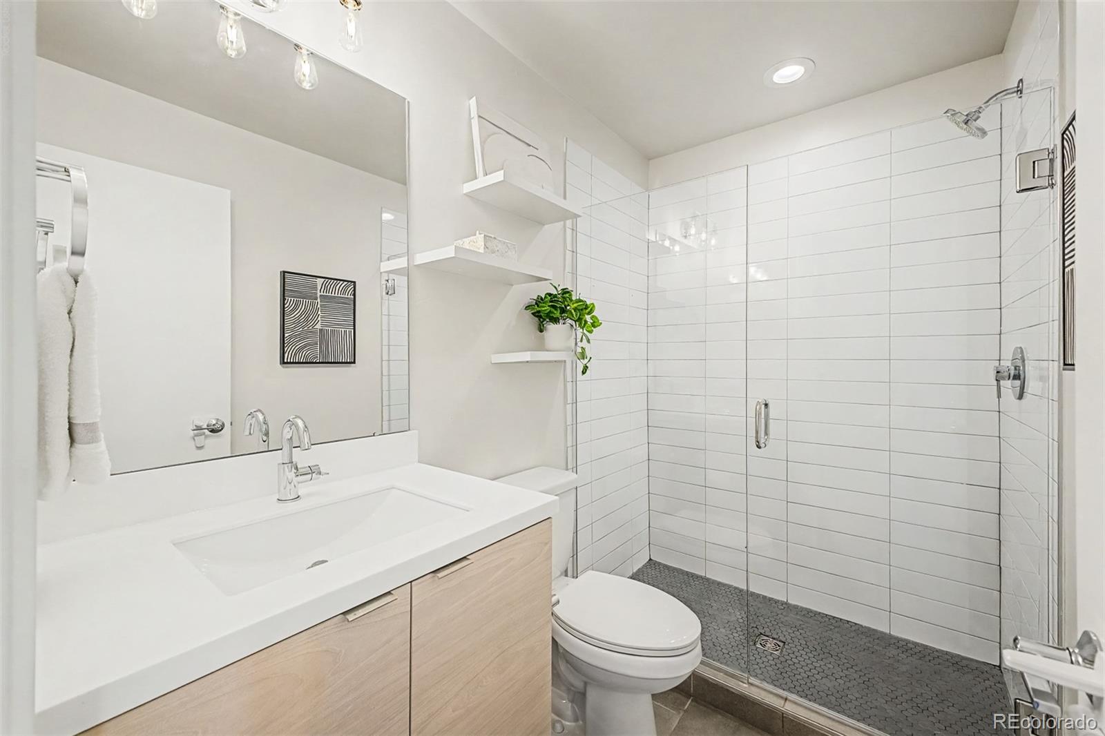 3437 W 63rd Place
